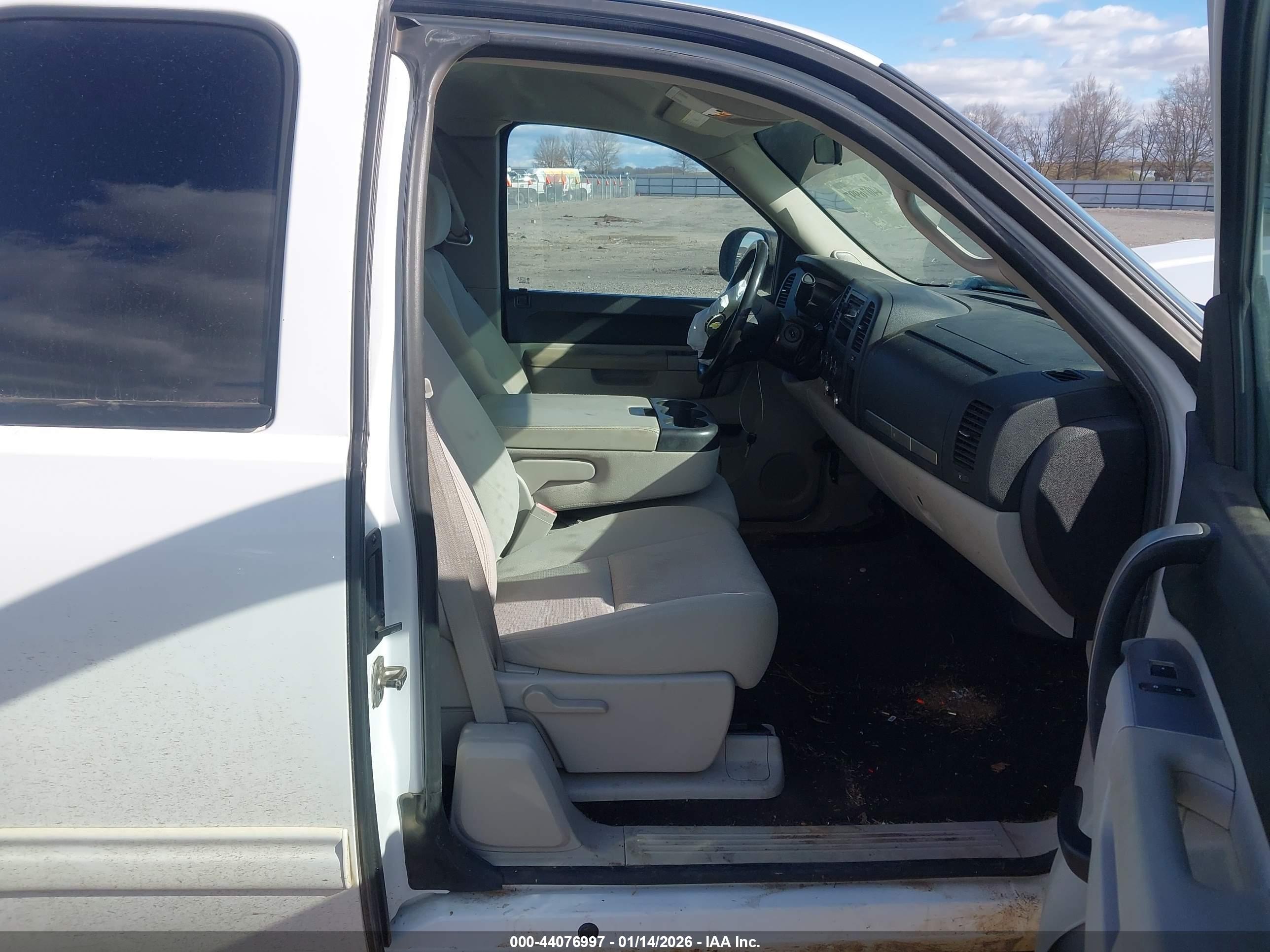 CHEVROLET SILVERADO image 5