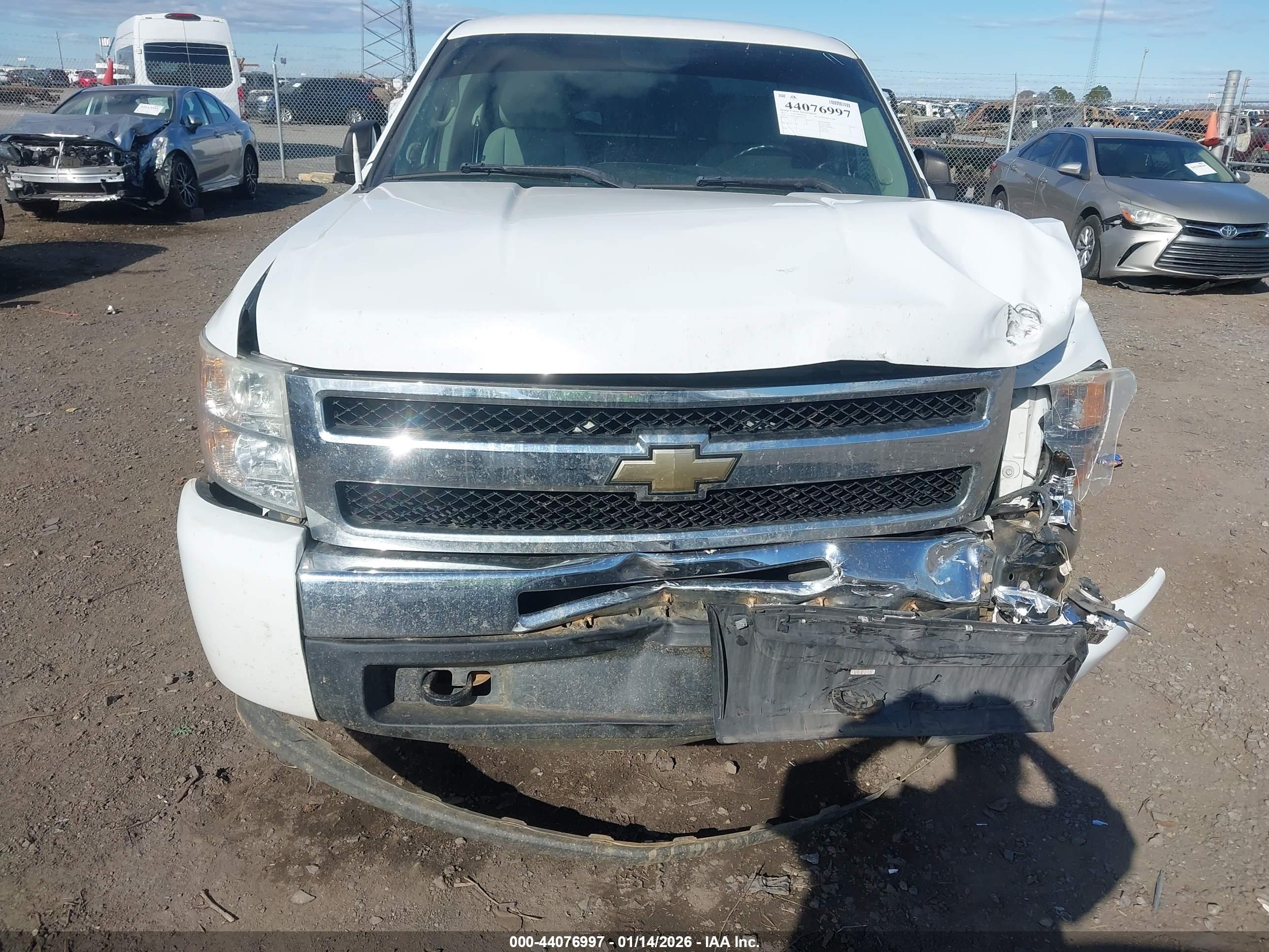 CHEVROLET SILVERADO image 6