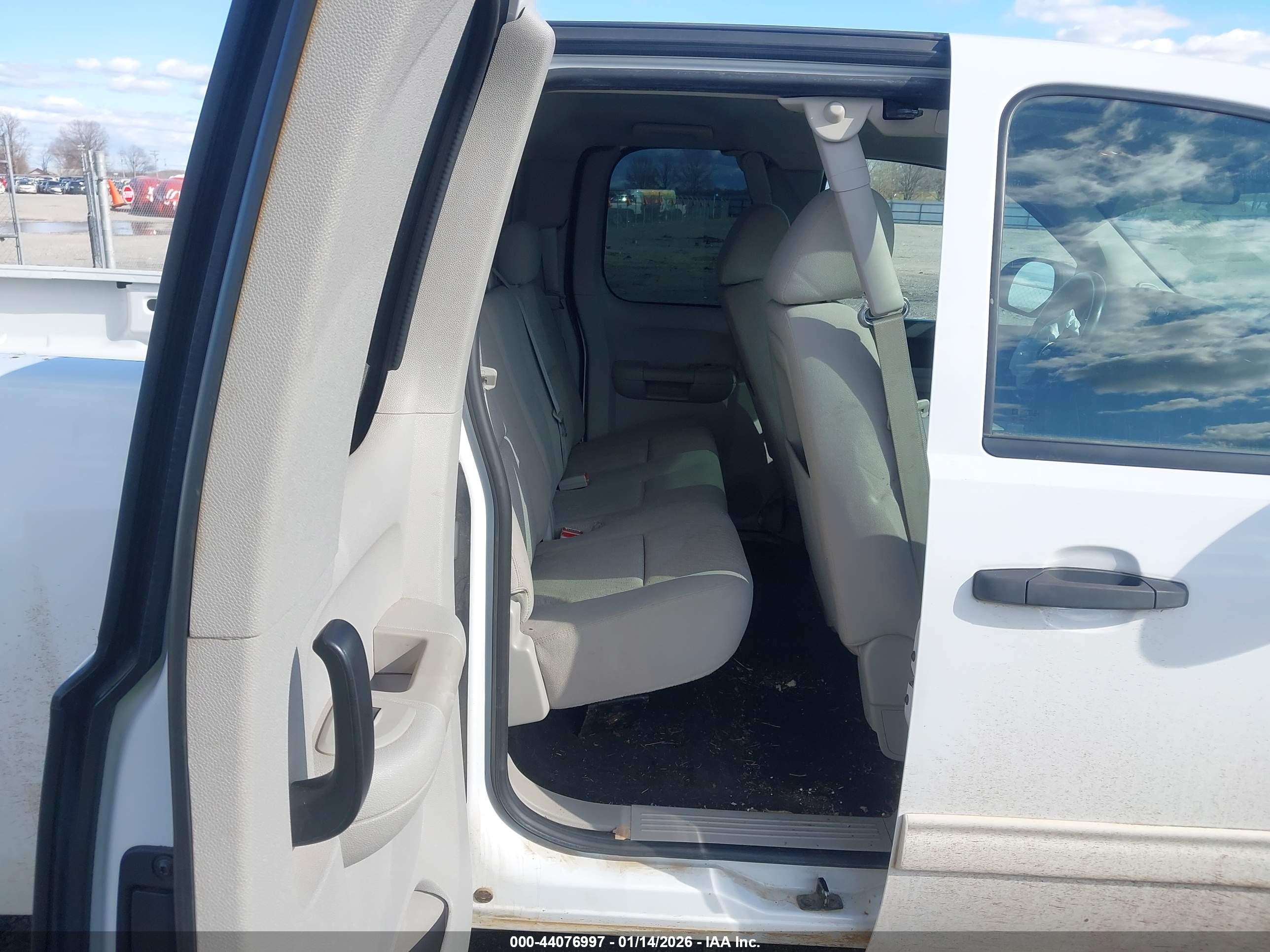 CHEVROLET SILVERADO image 8