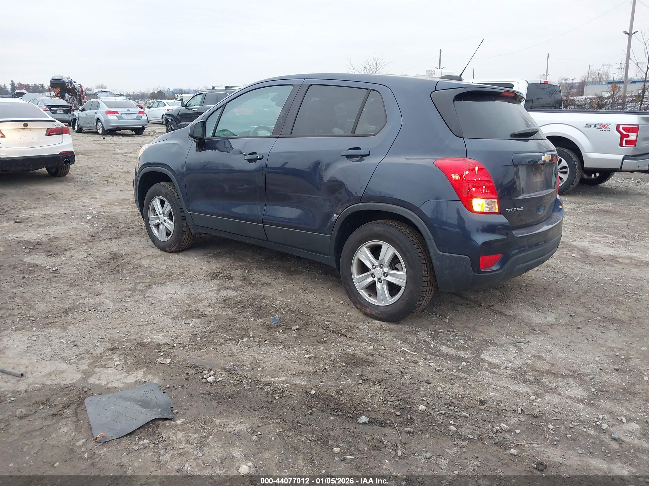 CHEVROLET TRAX image 3