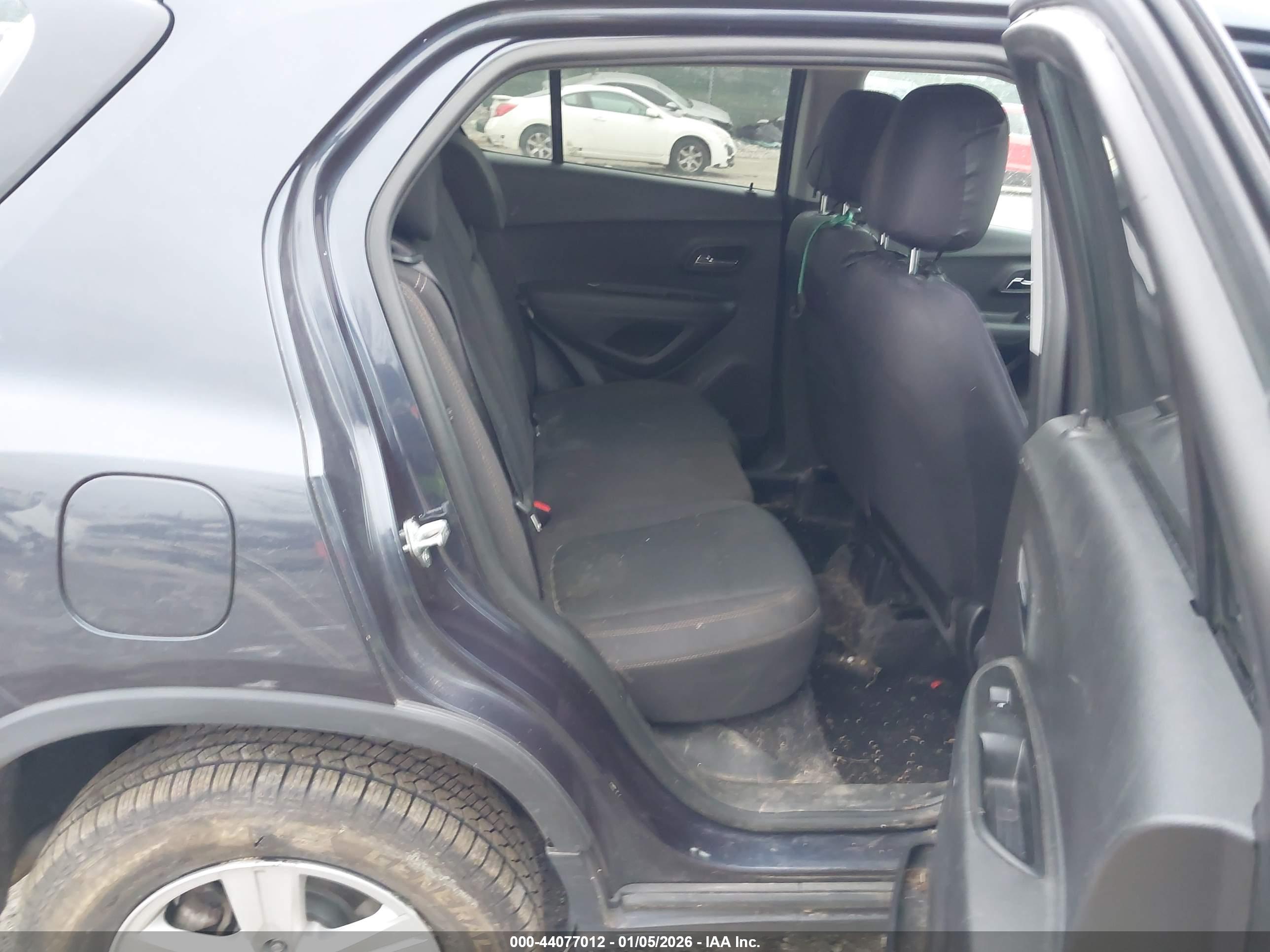 CHEVROLET TRAX image 8