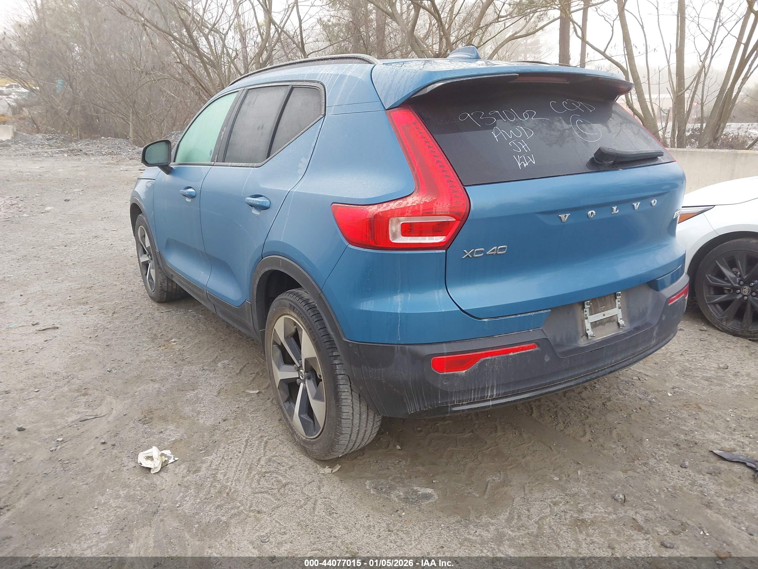 VOLVO XC40 image 3