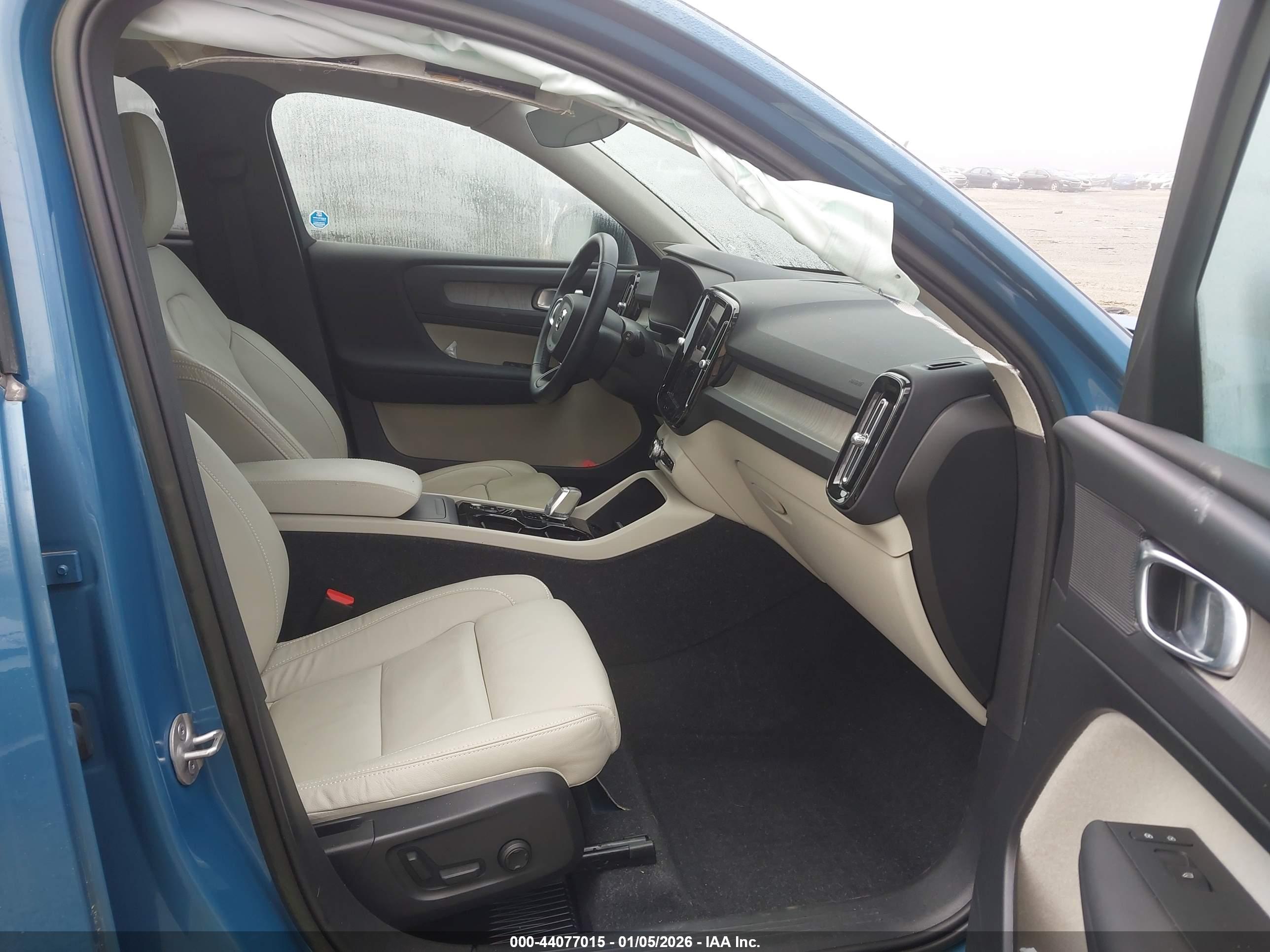 VOLVO XC40 image 5