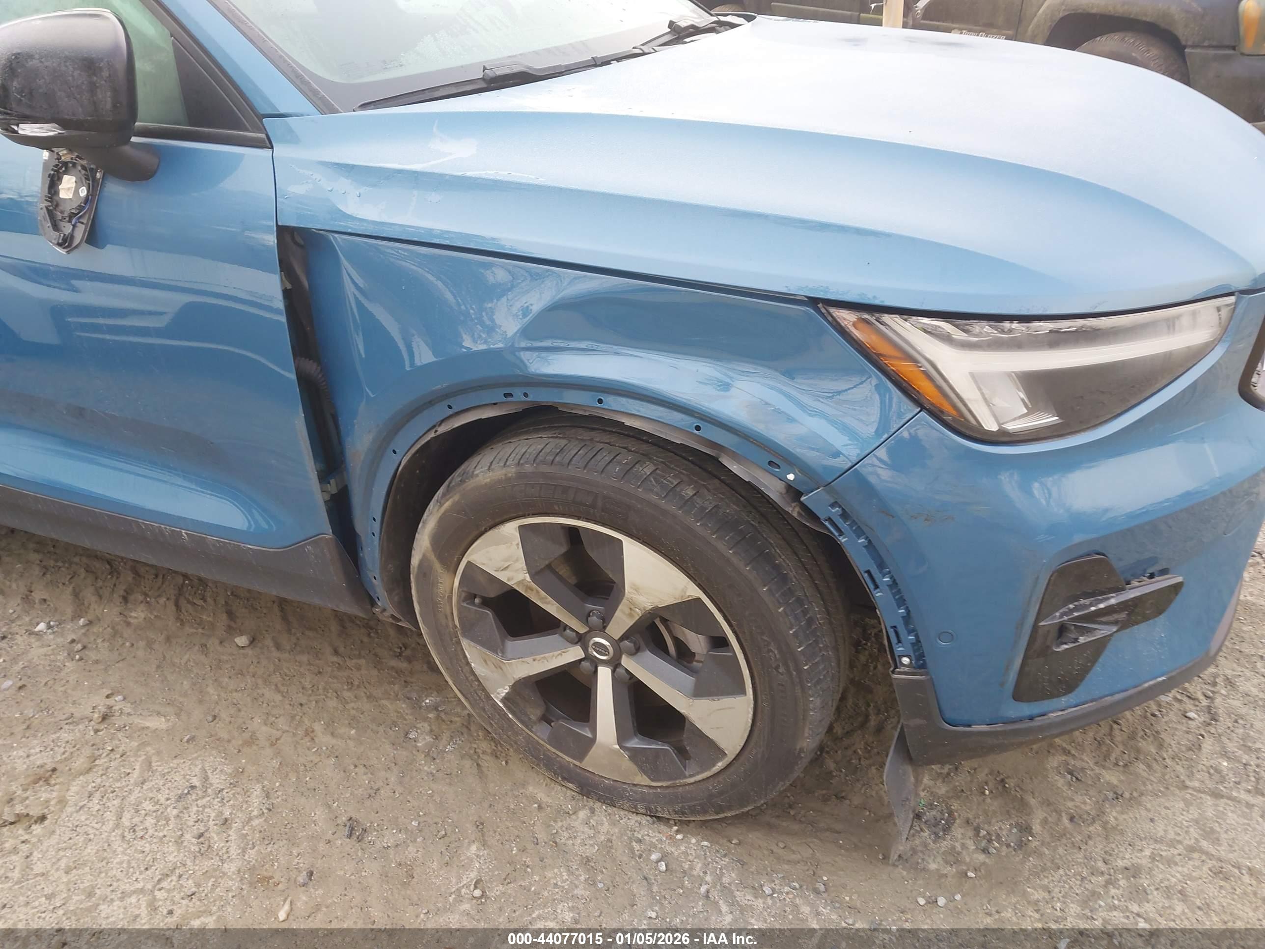 VOLVO XC40 image 6