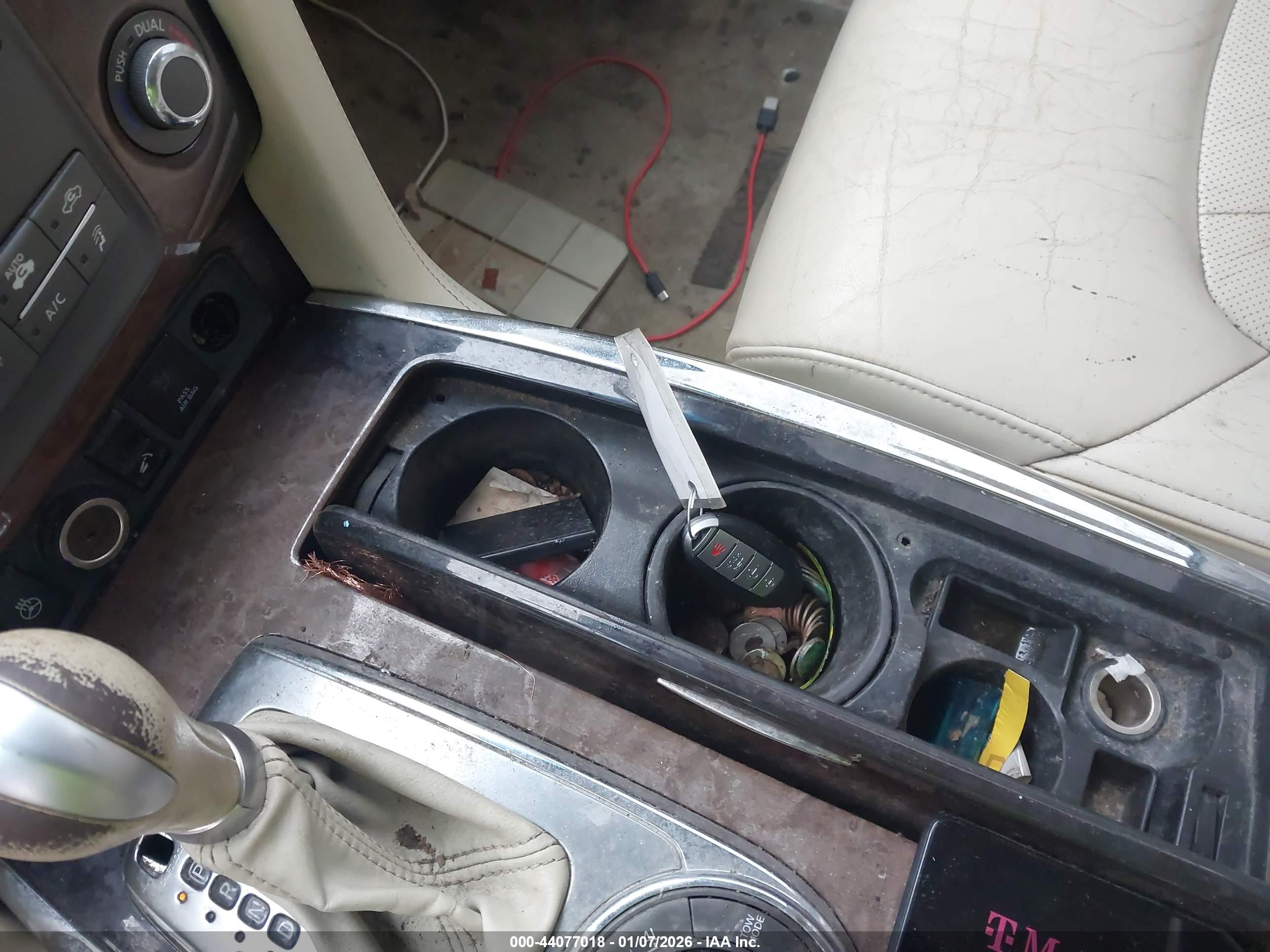 INFINITI QX56 image 11