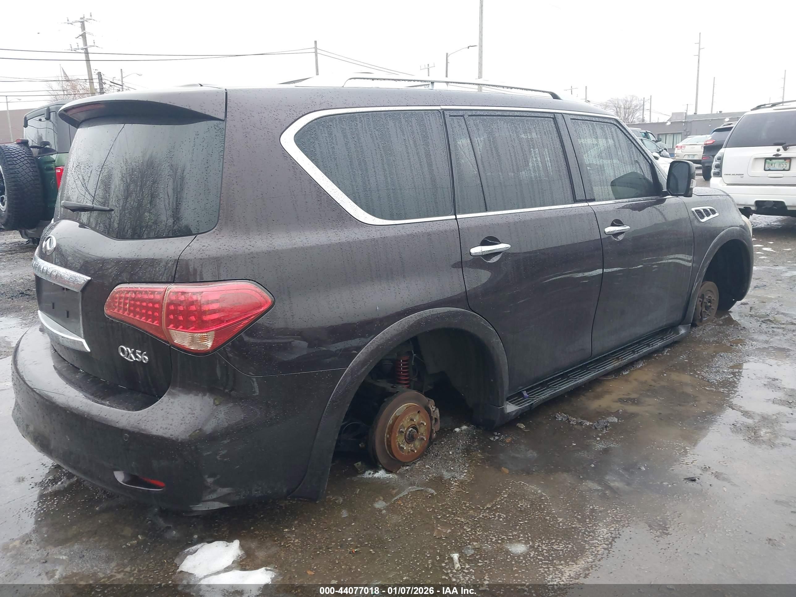 INFINITI QX56 image 4