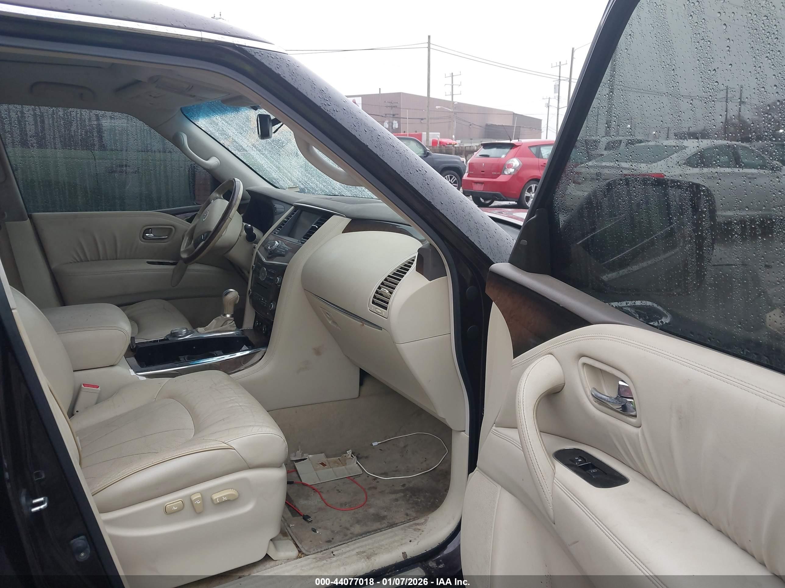 INFINITI QX56 image 5
