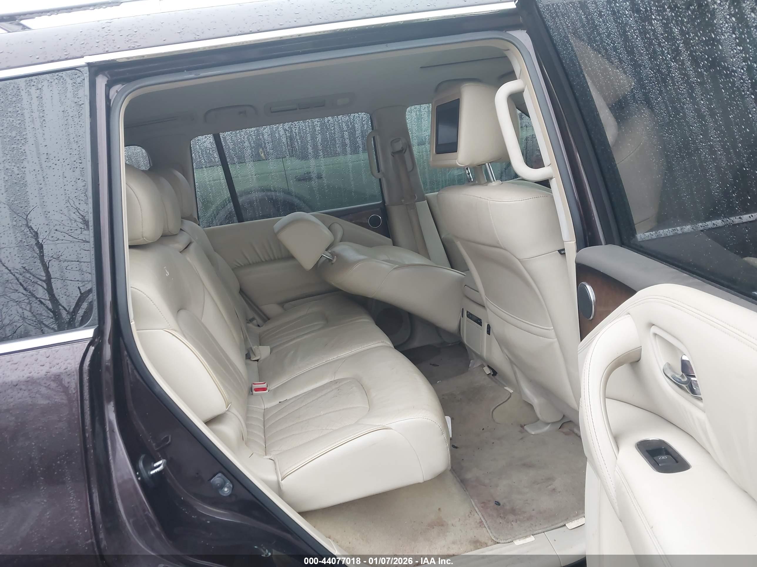 INFINITI QX56 image 8