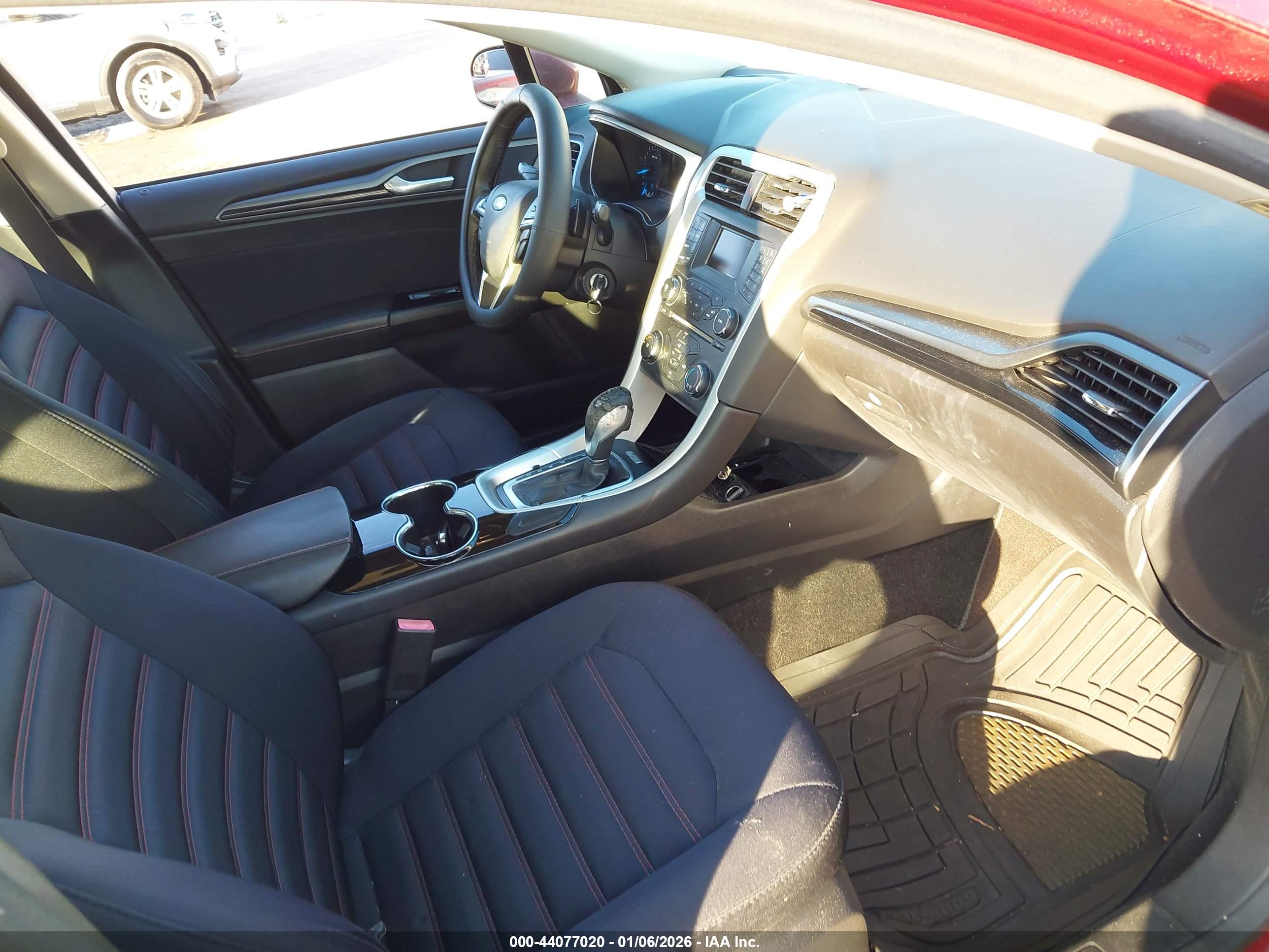 FORD FUSION image 5