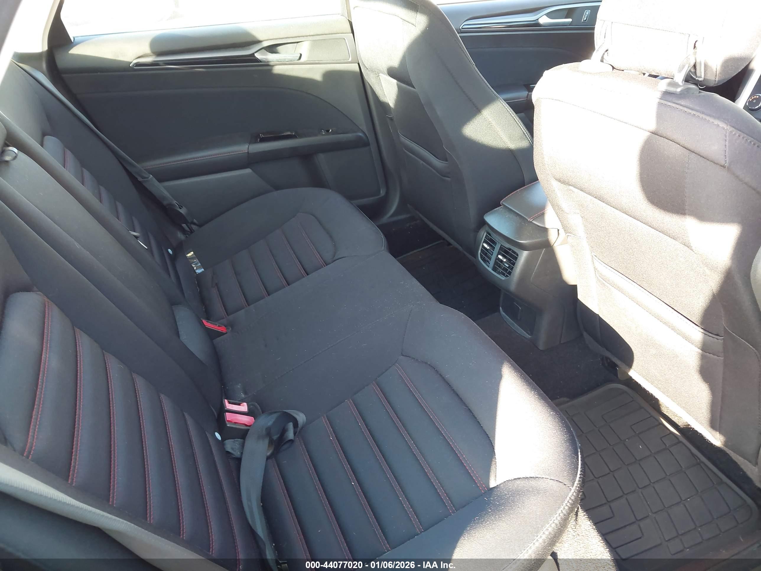 FORD FUSION image 8