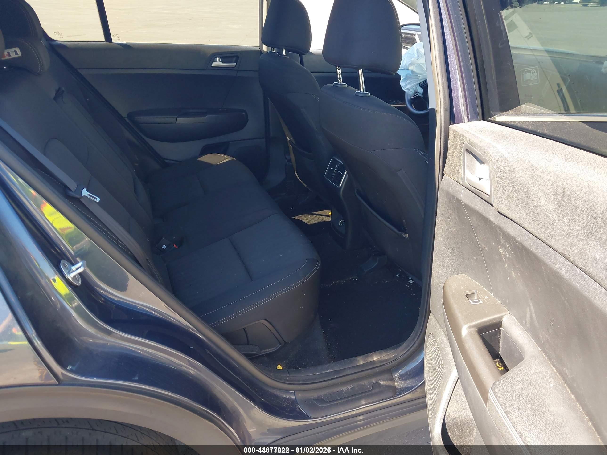 KIA SPORTAGE image 8
