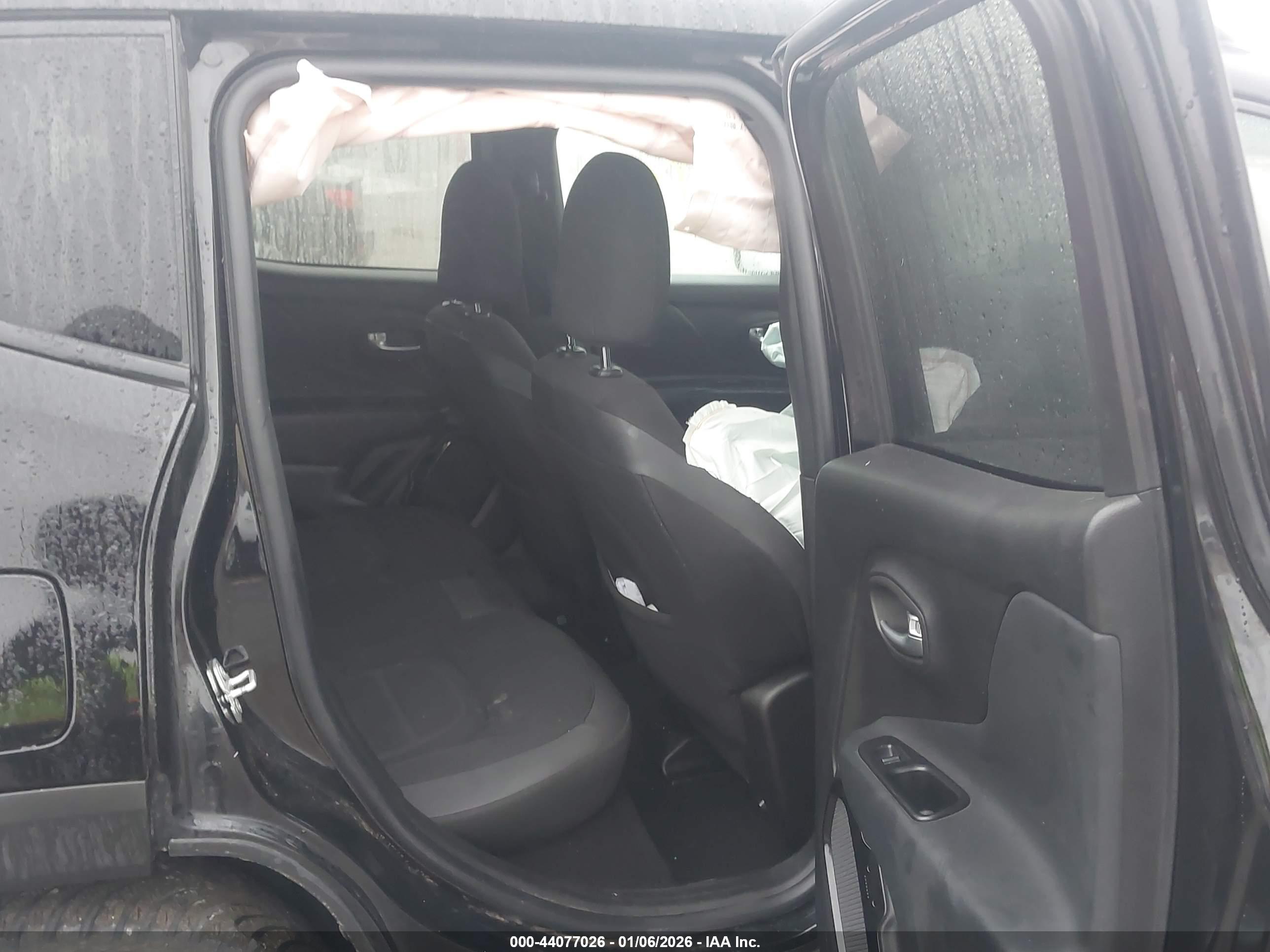 JEEP RENEGADE image 8