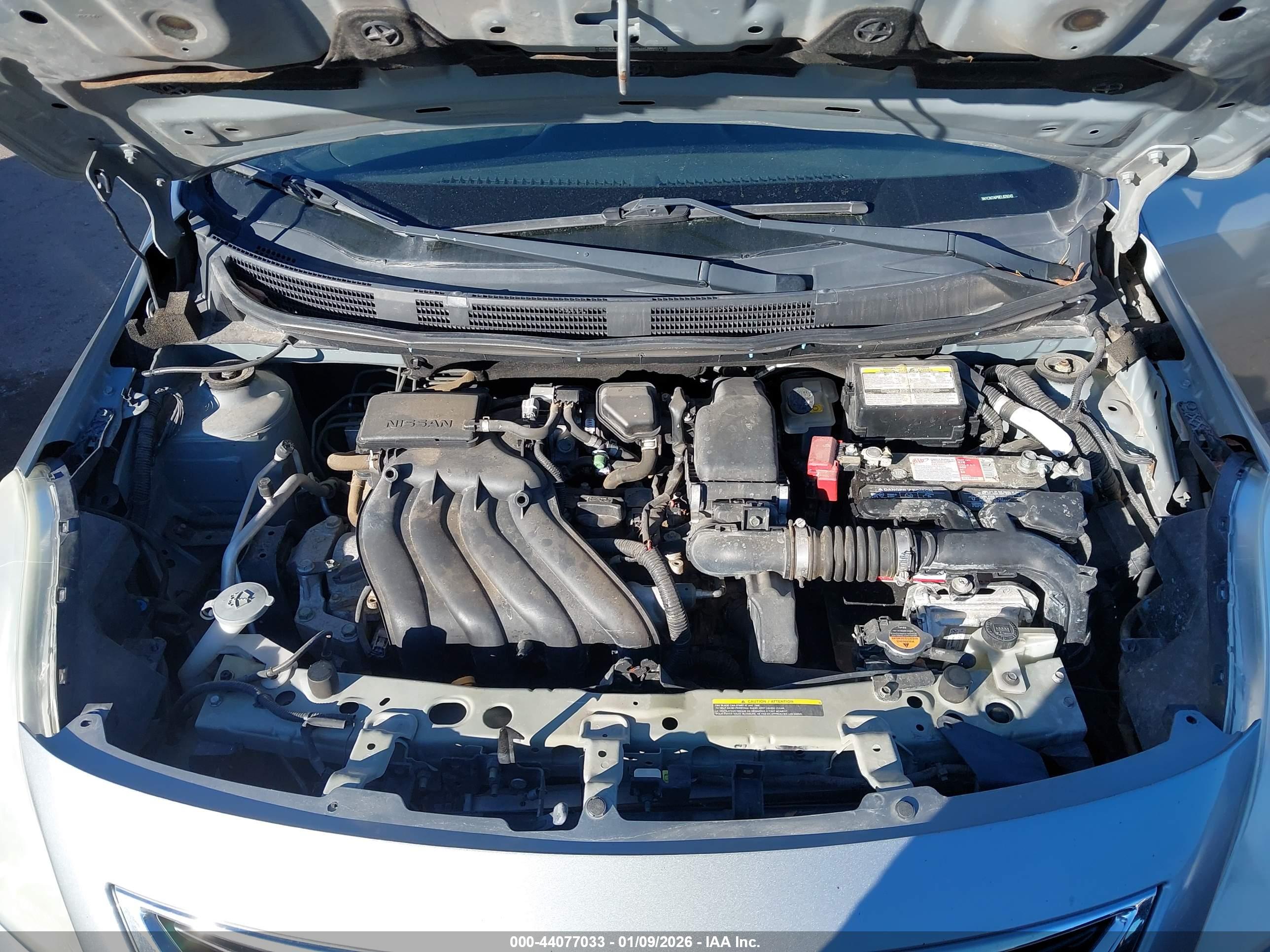 NISSAN VERSA image 10