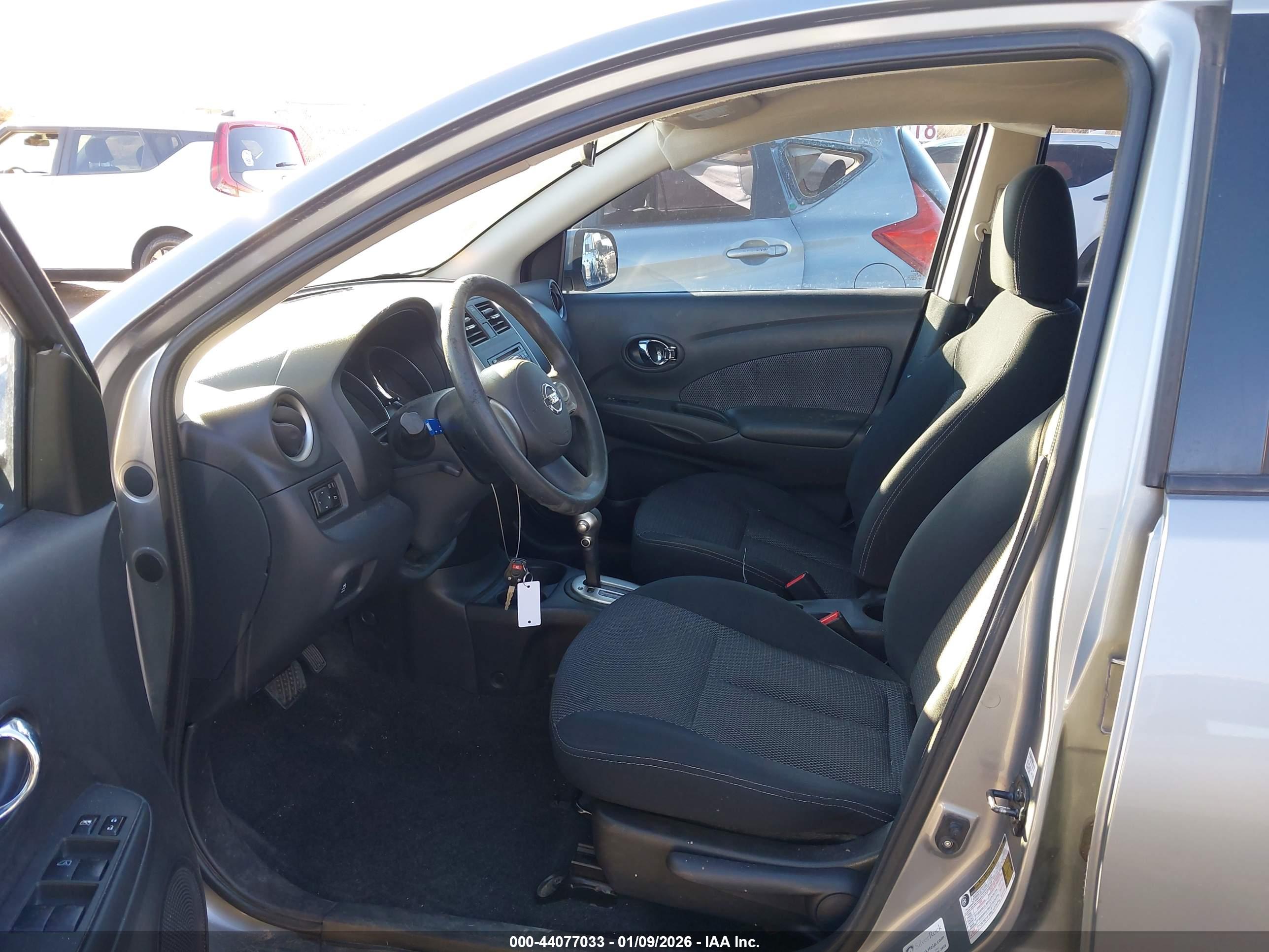 NISSAN VERSA image 5
