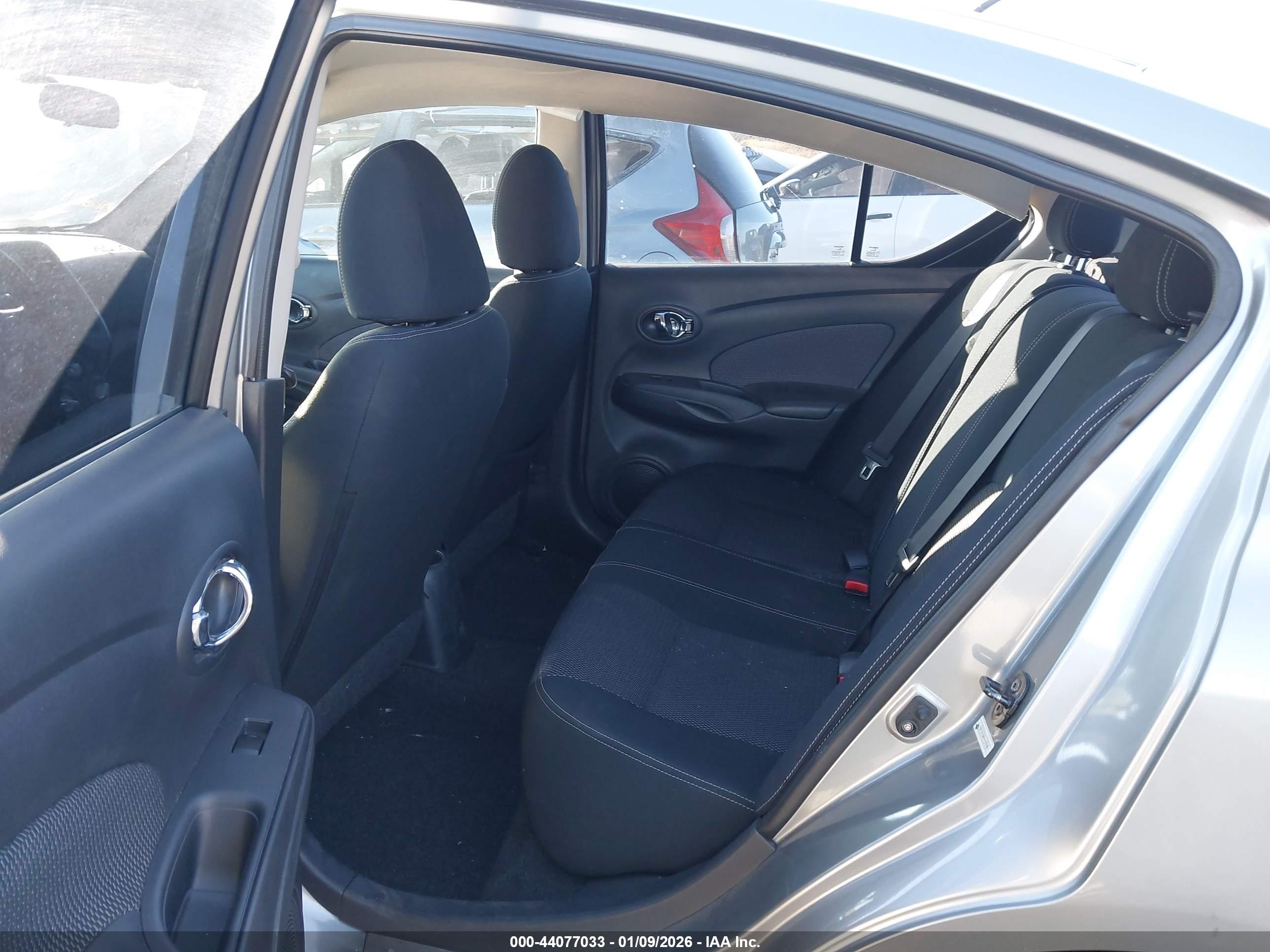NISSAN VERSA image 8