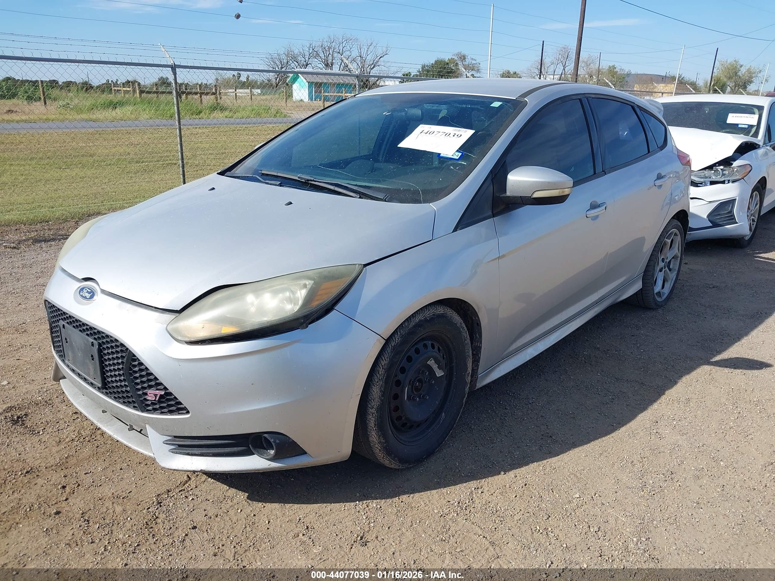 FORD FOCUS image 2