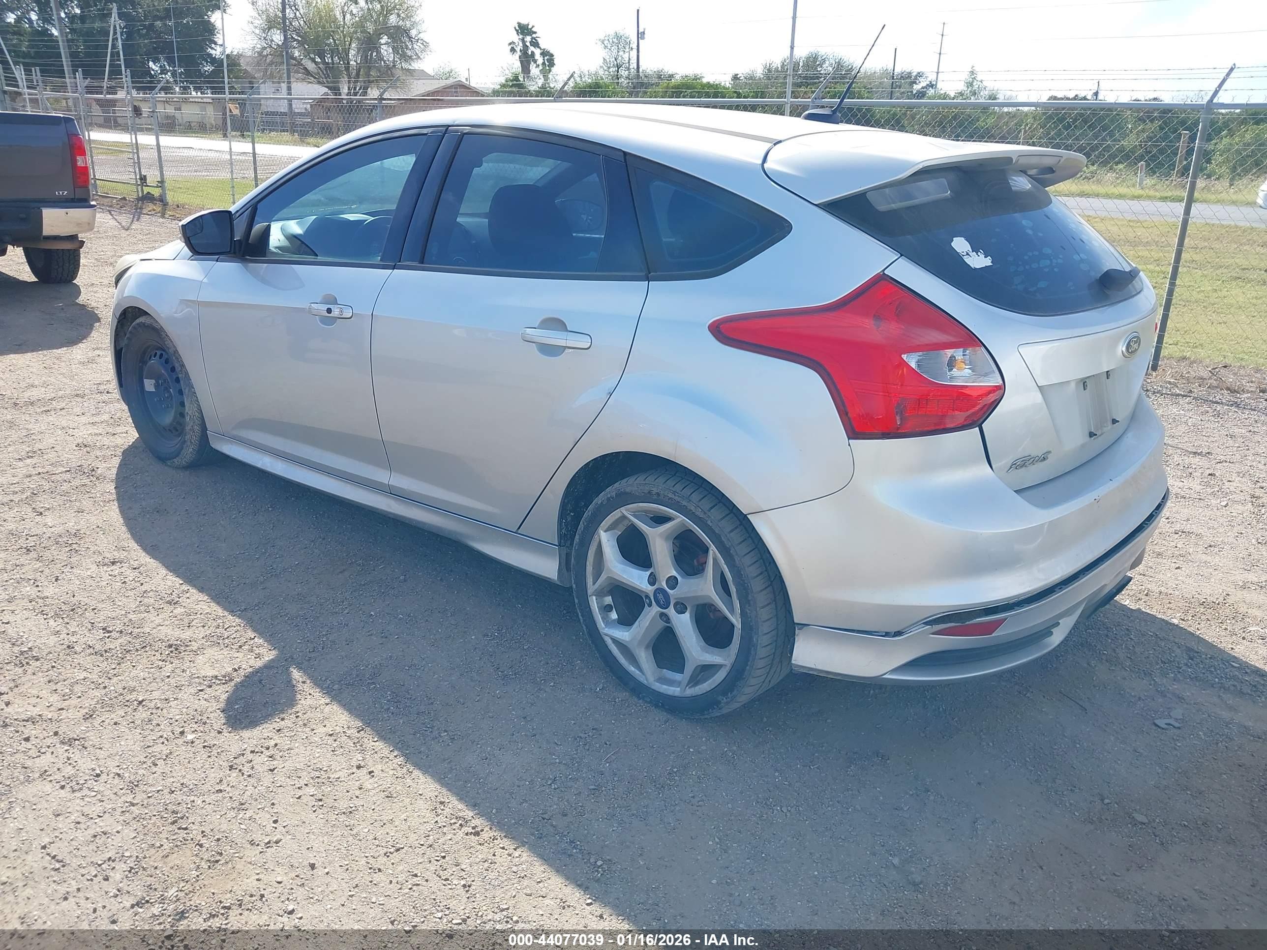 FORD FOCUS image 3