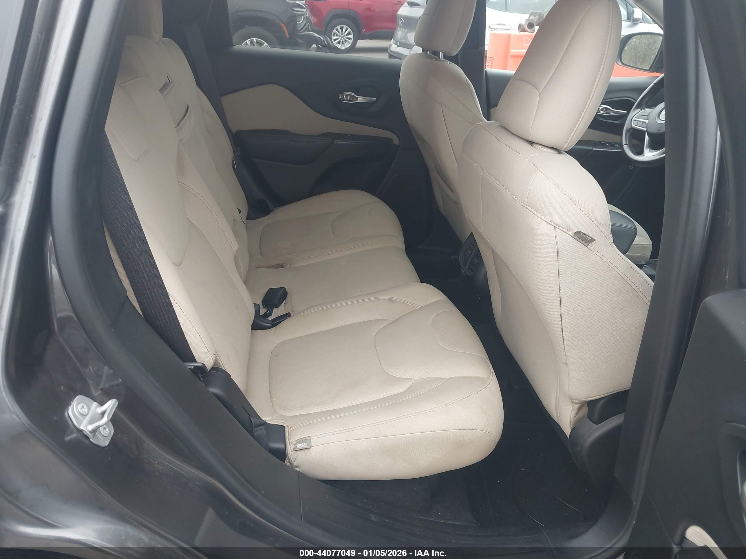 JEEP CHEROKEE image 8