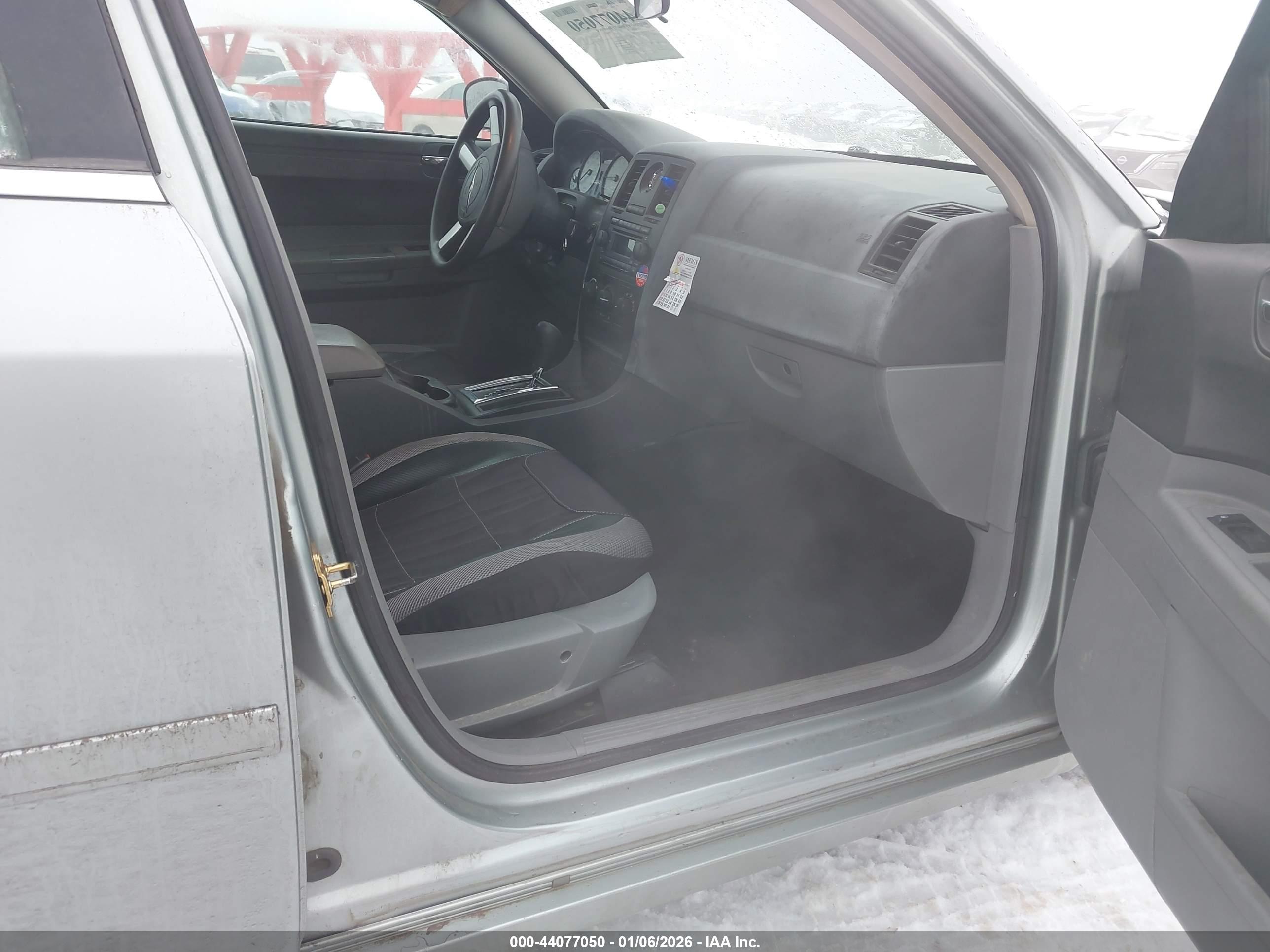 CHRYSLER 300 image 5
