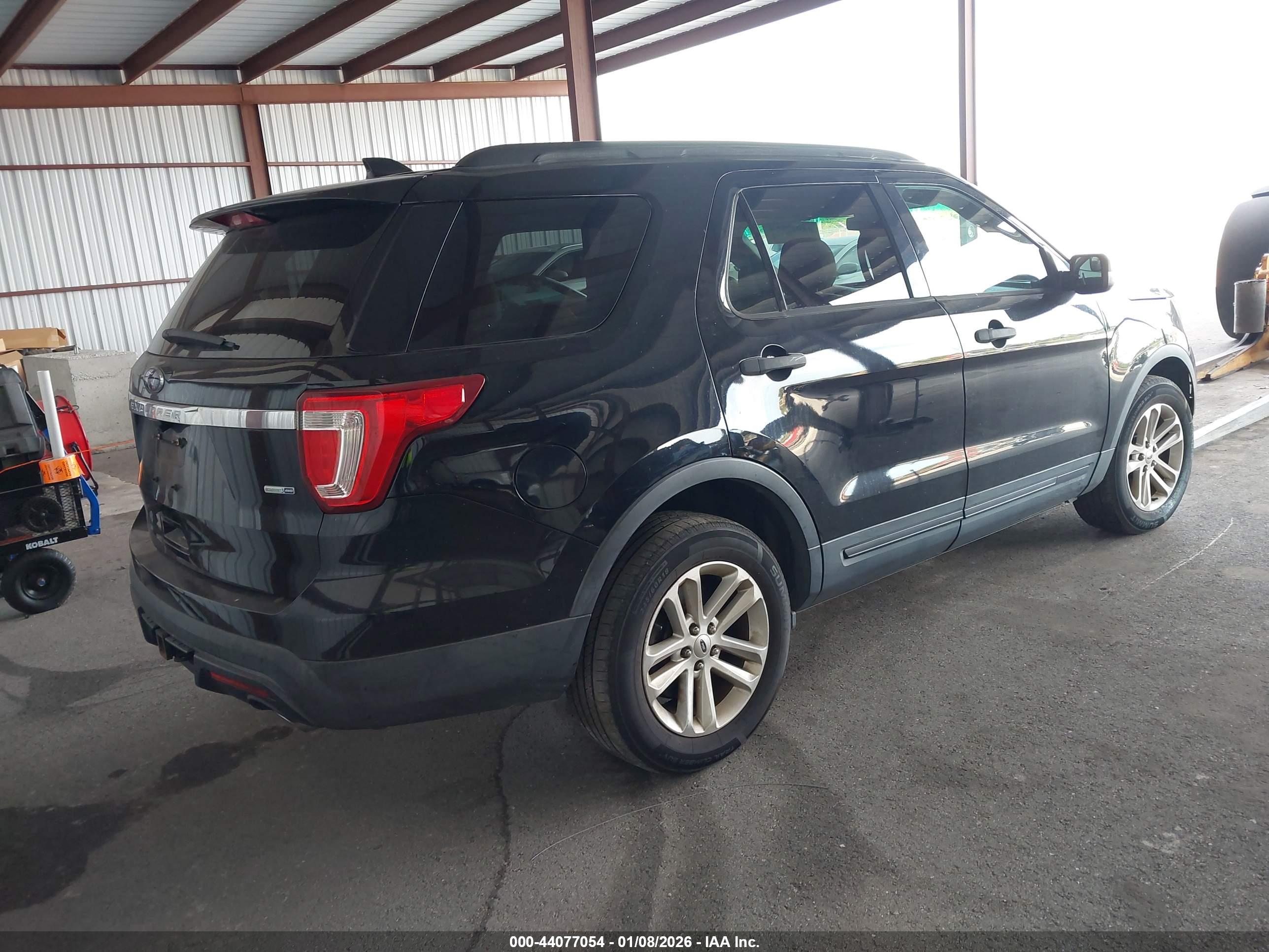 FORD EXPLORER image 4