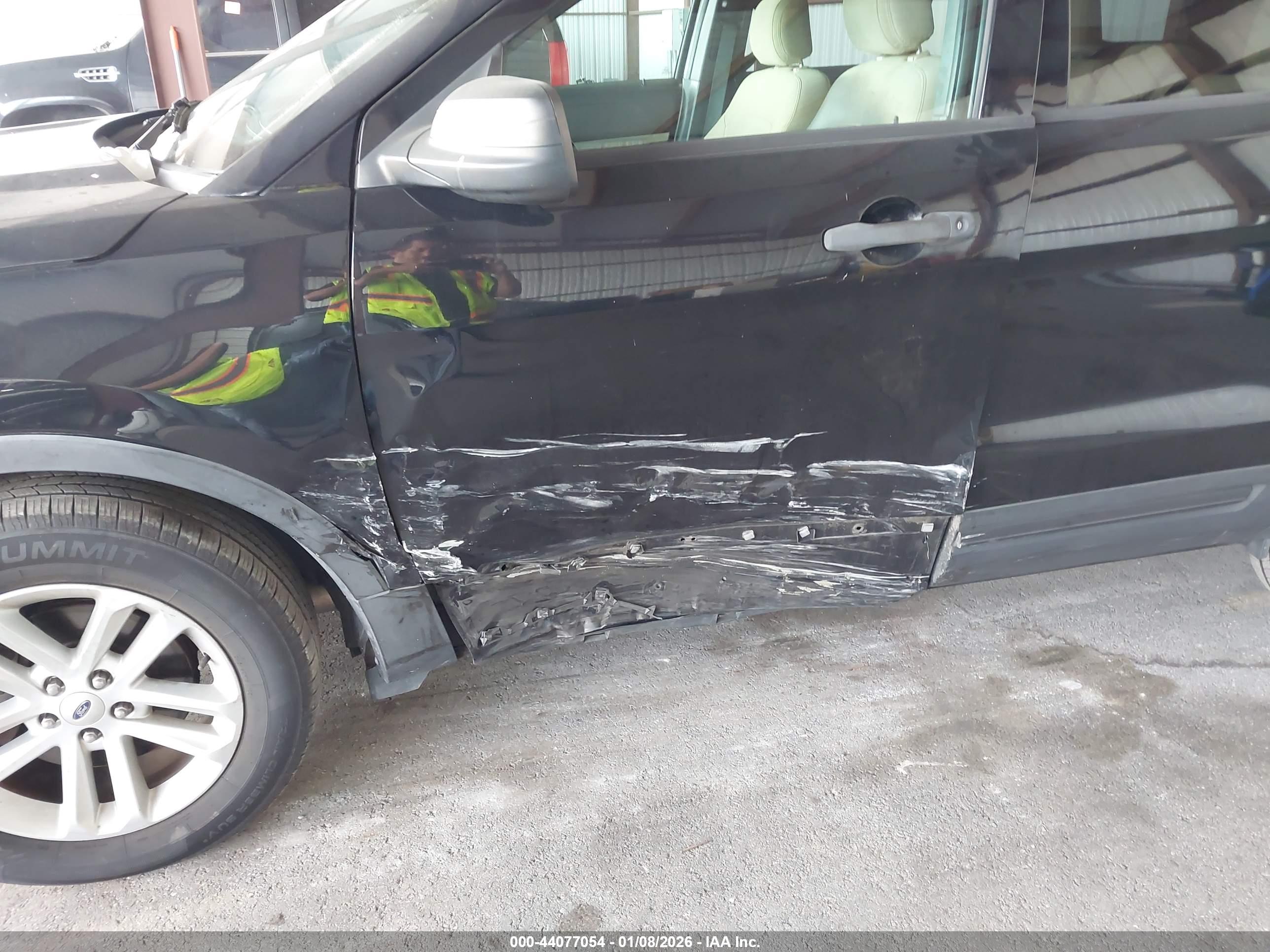 FORD EXPLORER image 6
