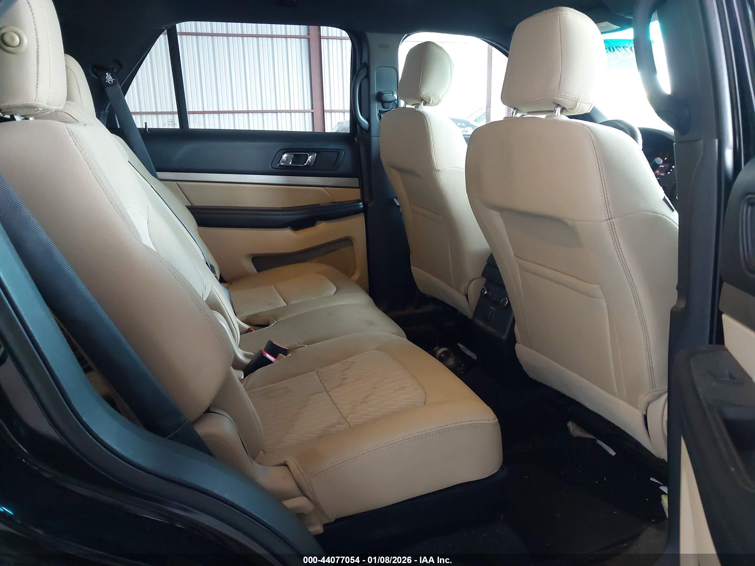 FORD EXPLORER image 8