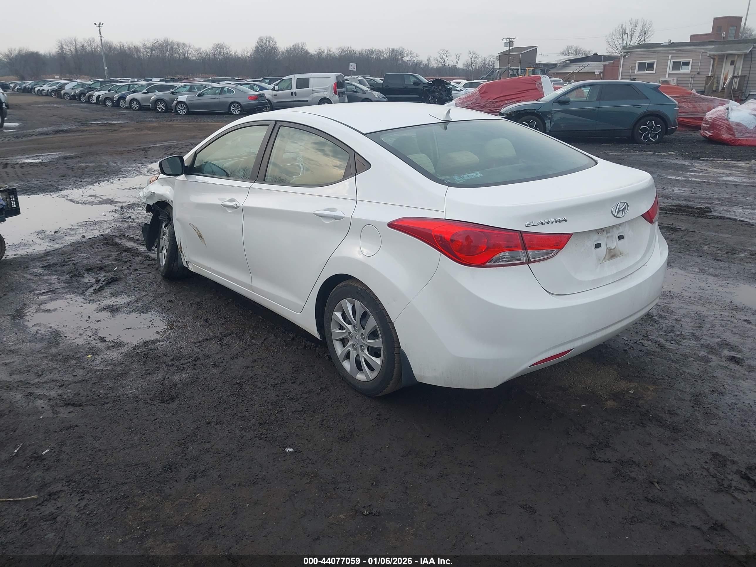 HYUNDAI ELANTRA image 3