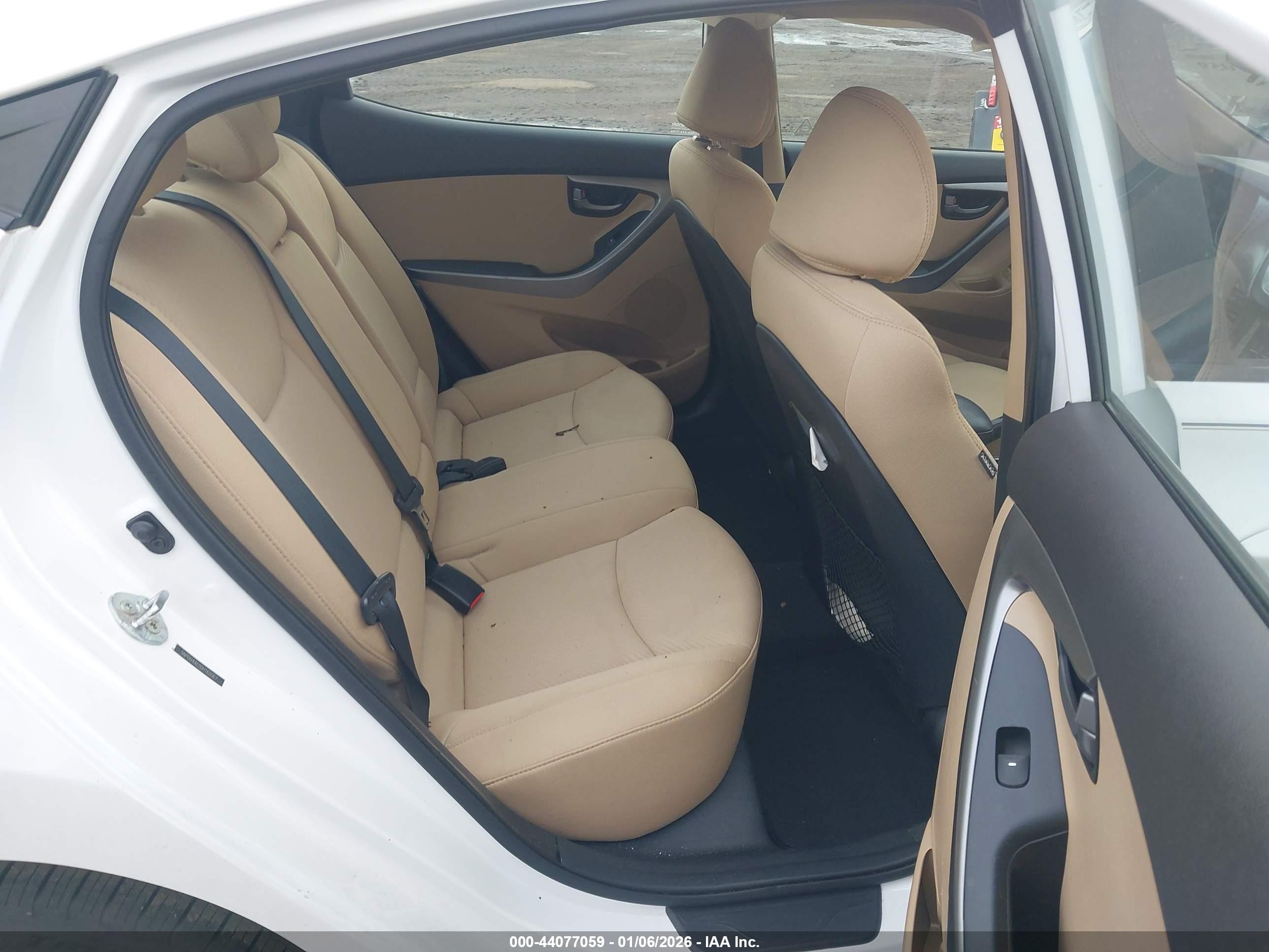 HYUNDAI ELANTRA image 8