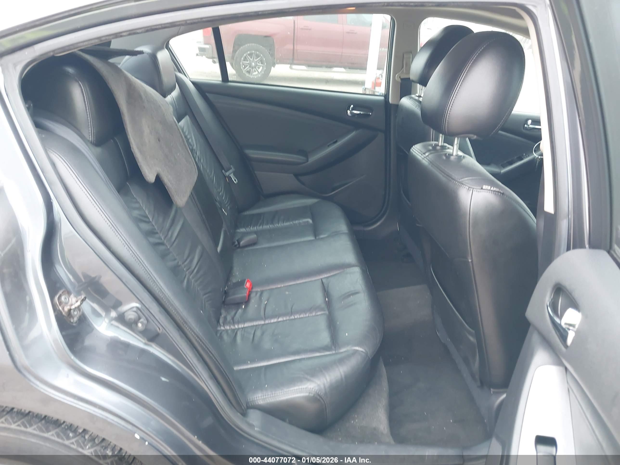 NISSAN ALTIMA image 8