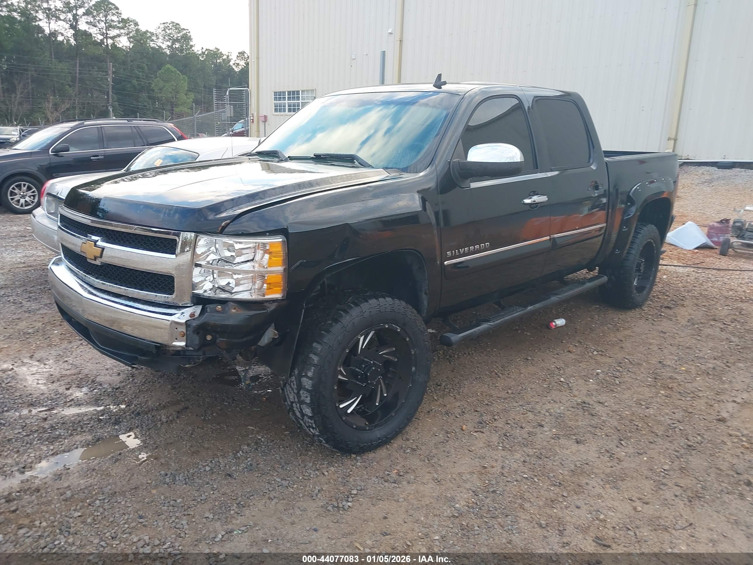 CHEVROLET SILVERADO image 2