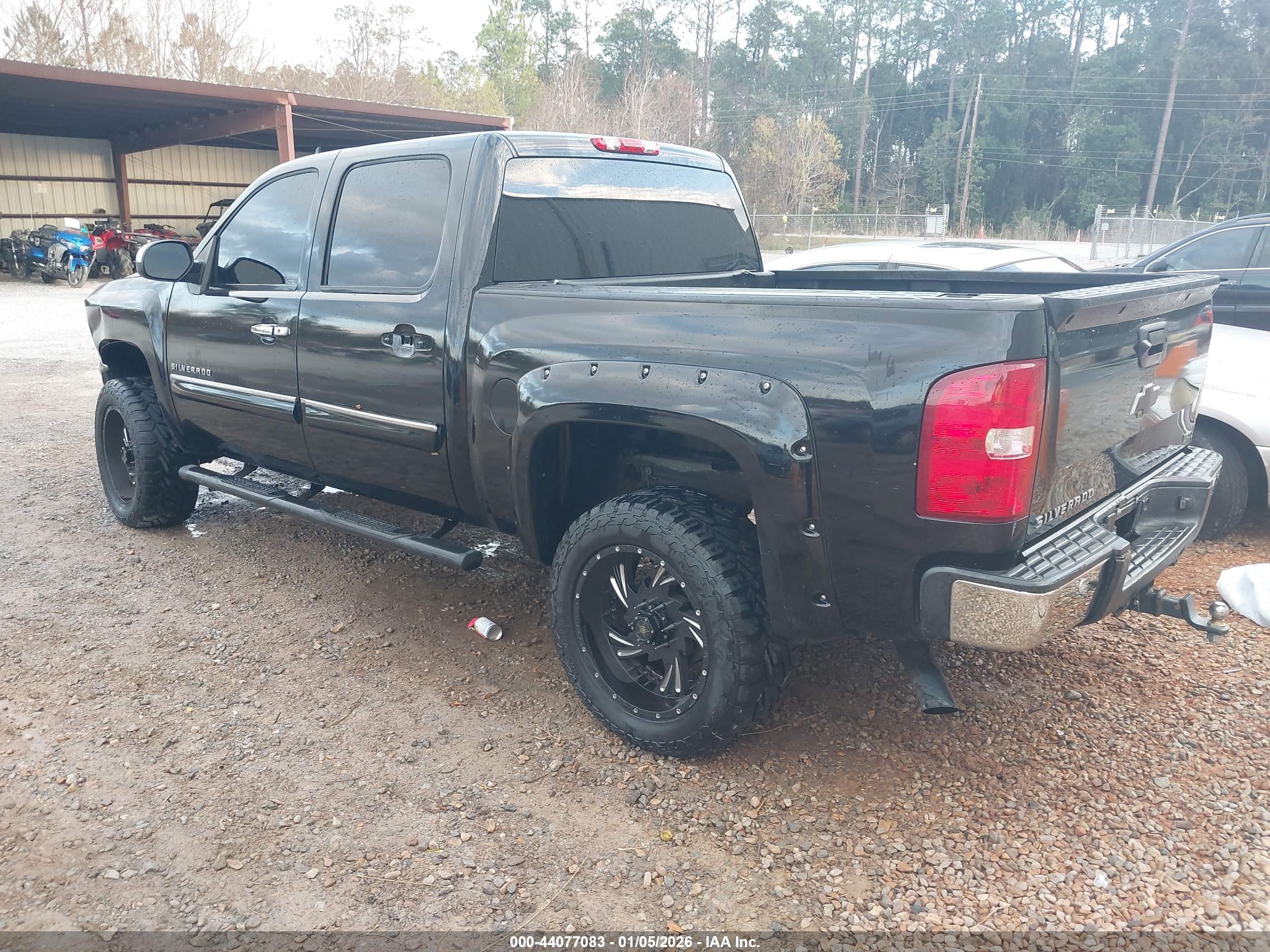 CHEVROLET SILVERADO image 3