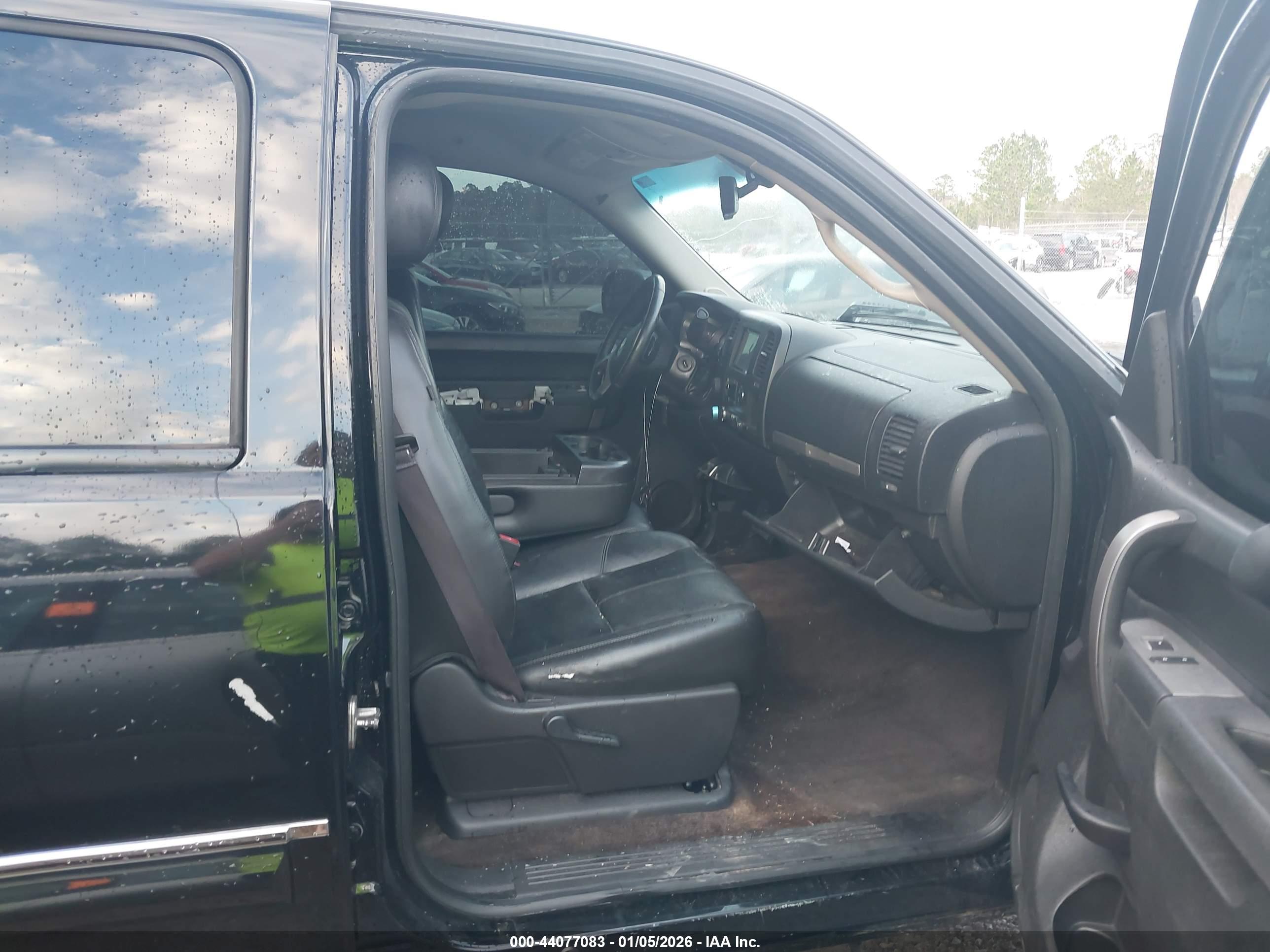 CHEVROLET SILVERADO image 5