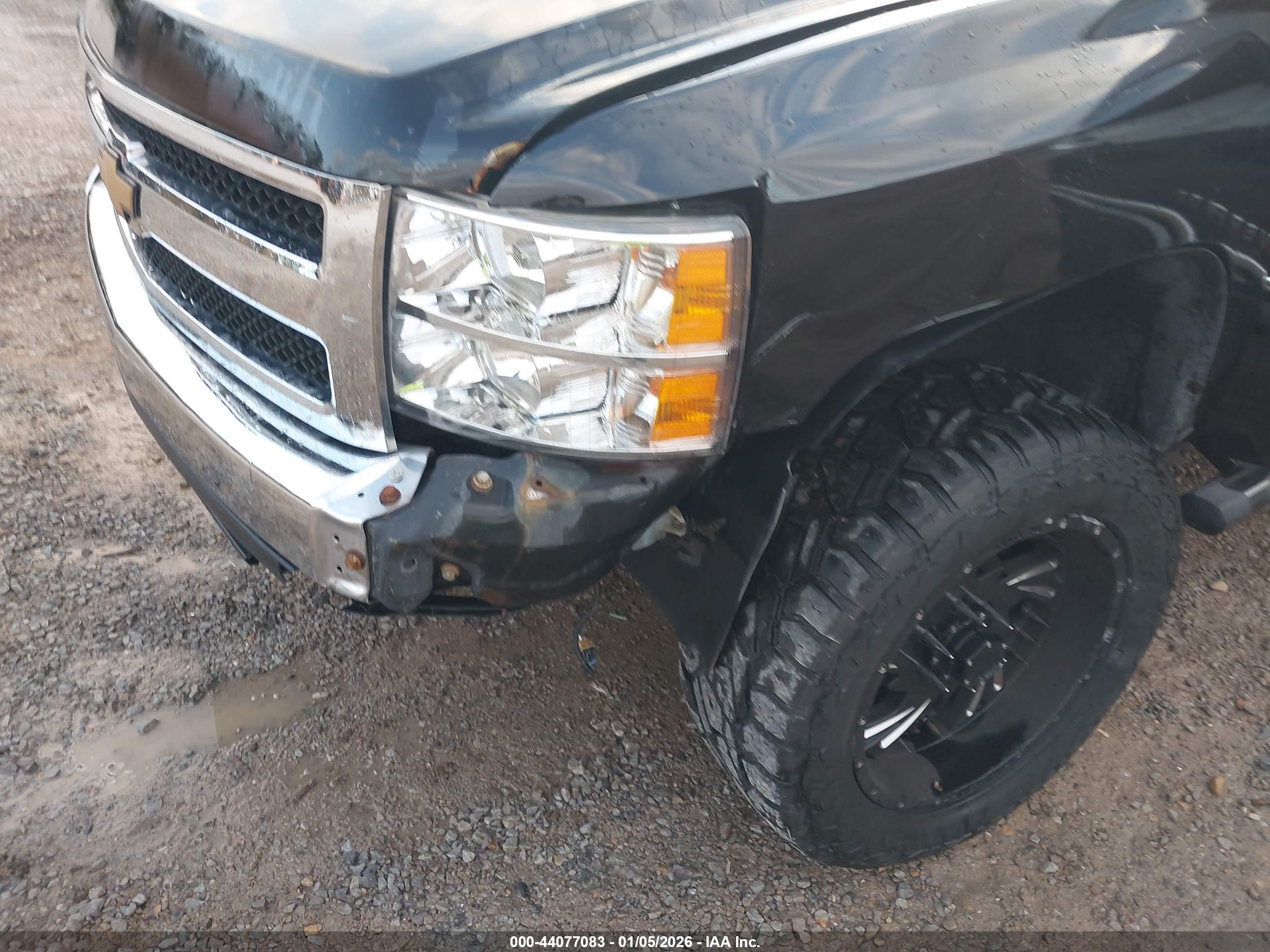 CHEVROLET SILVERADO image 6