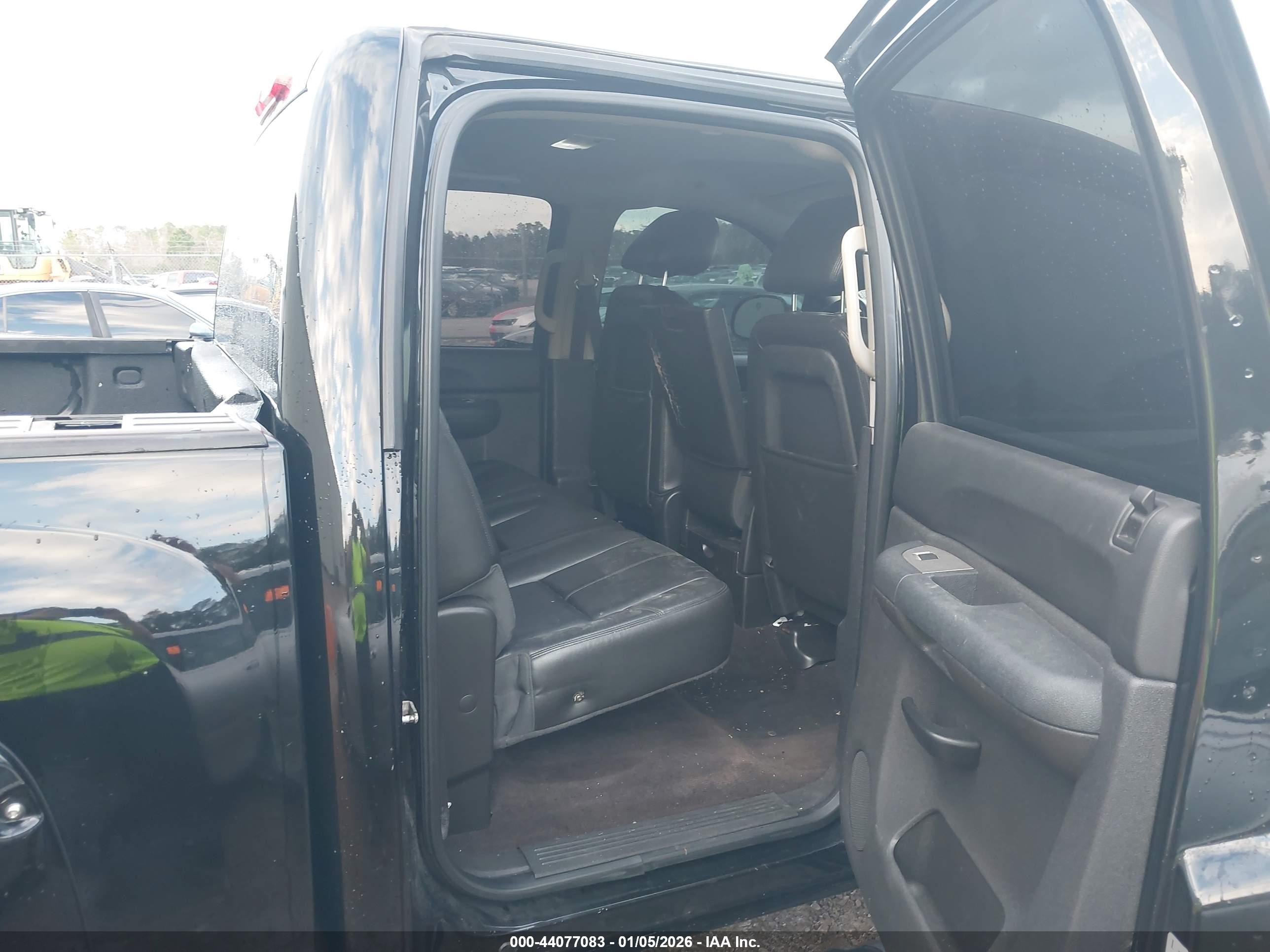 CHEVROLET SILVERADO image 8