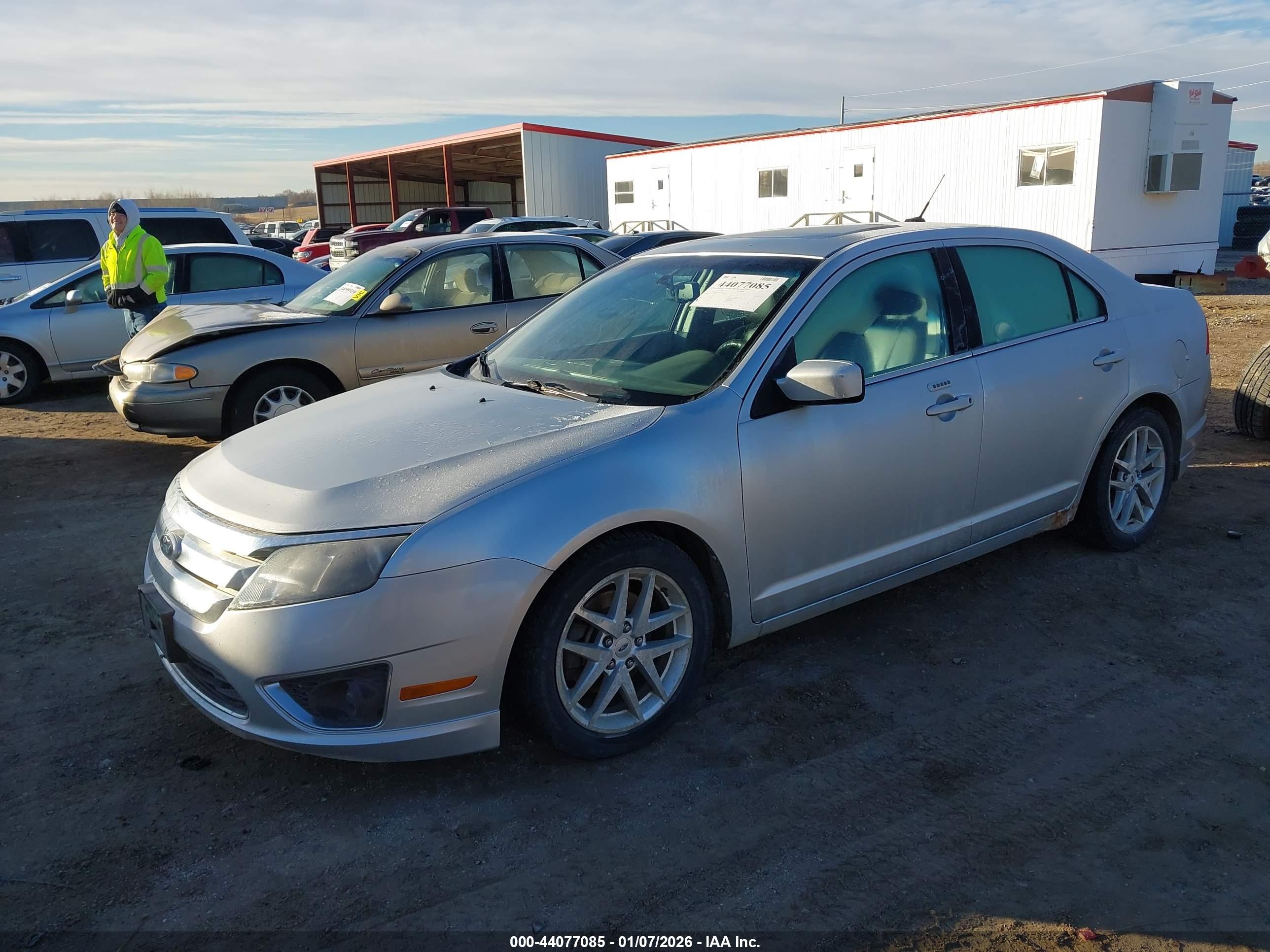 FORD FUSION image 2