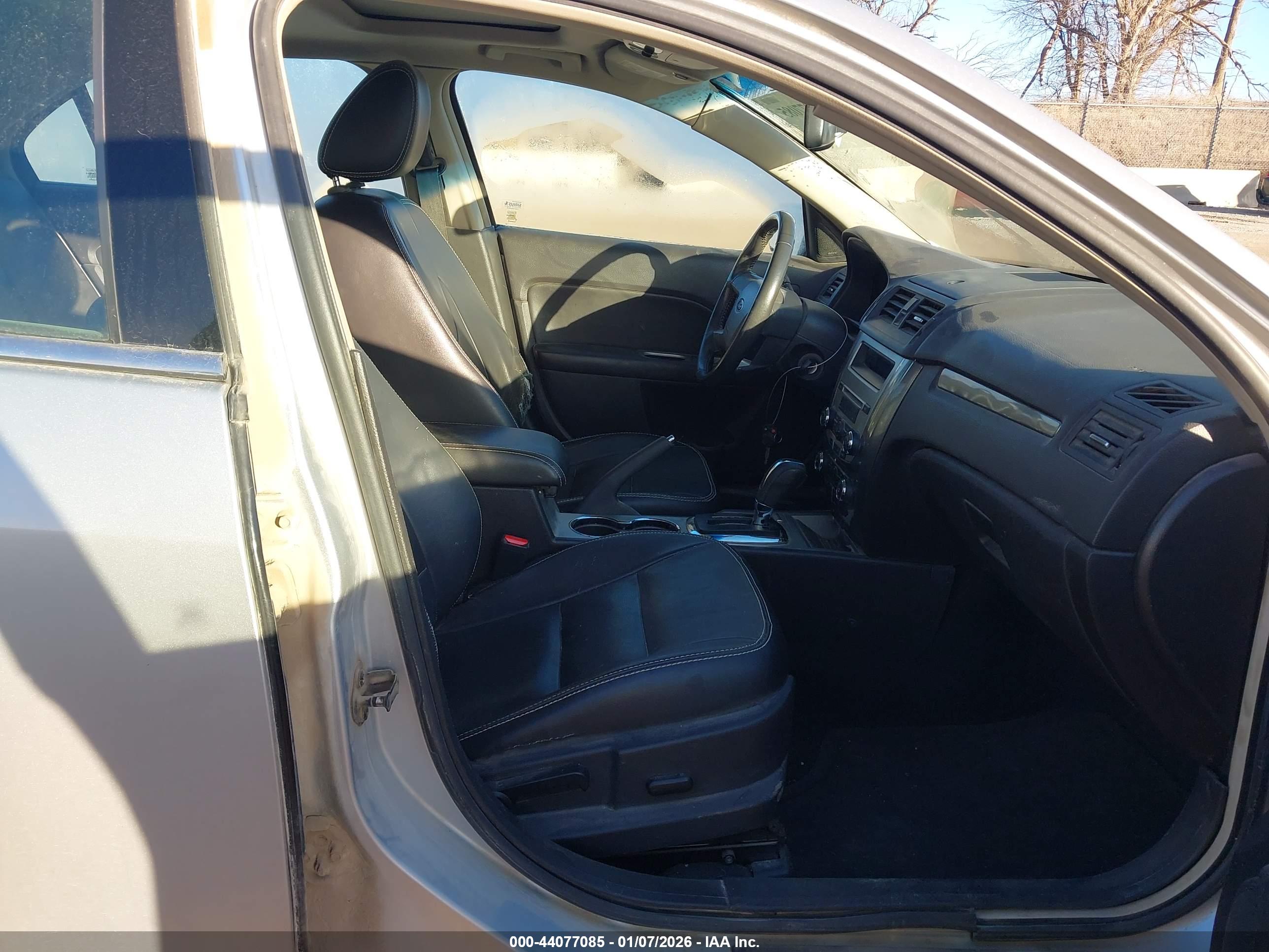 FORD FUSION image 5