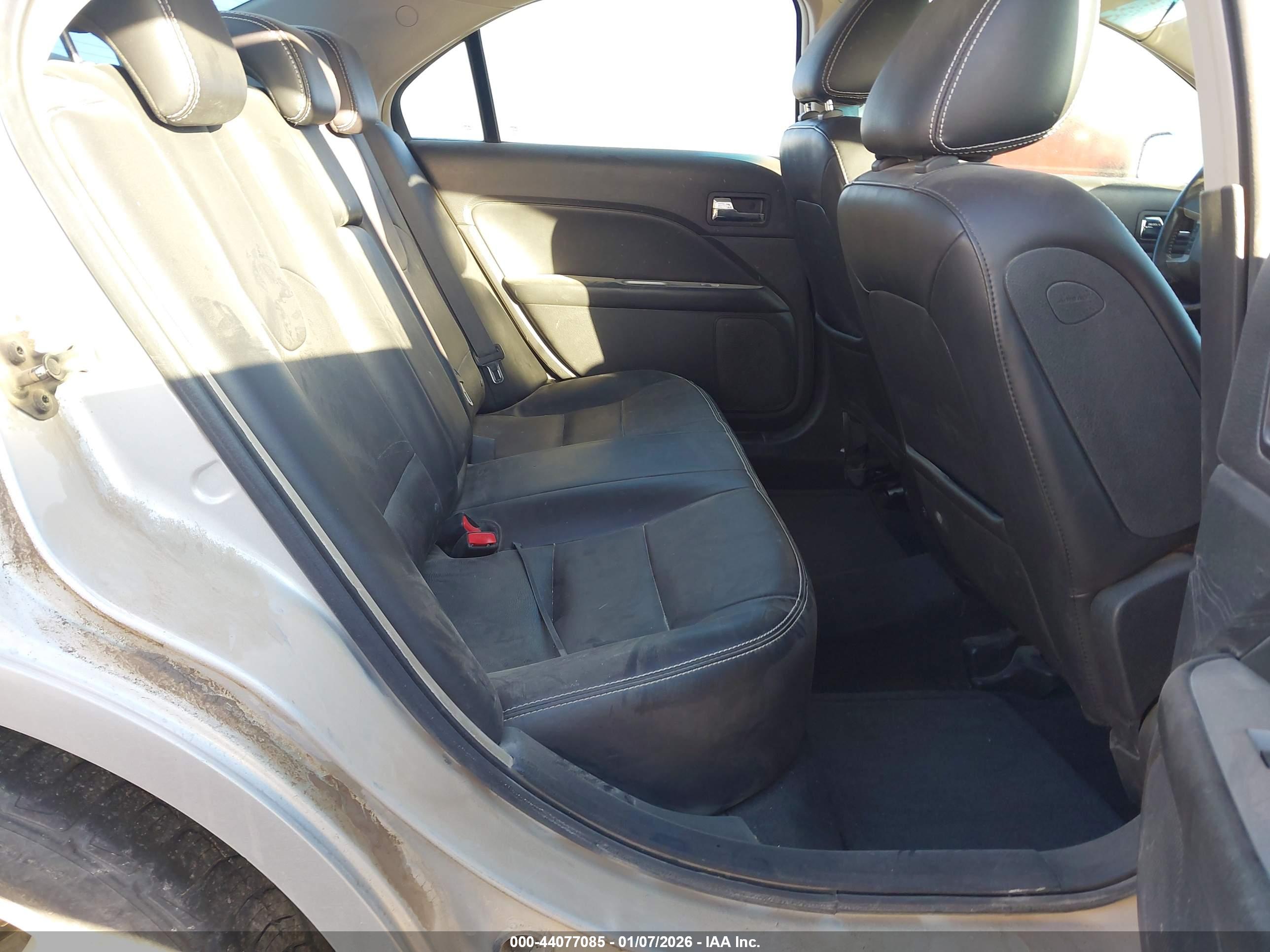 FORD FUSION image 8