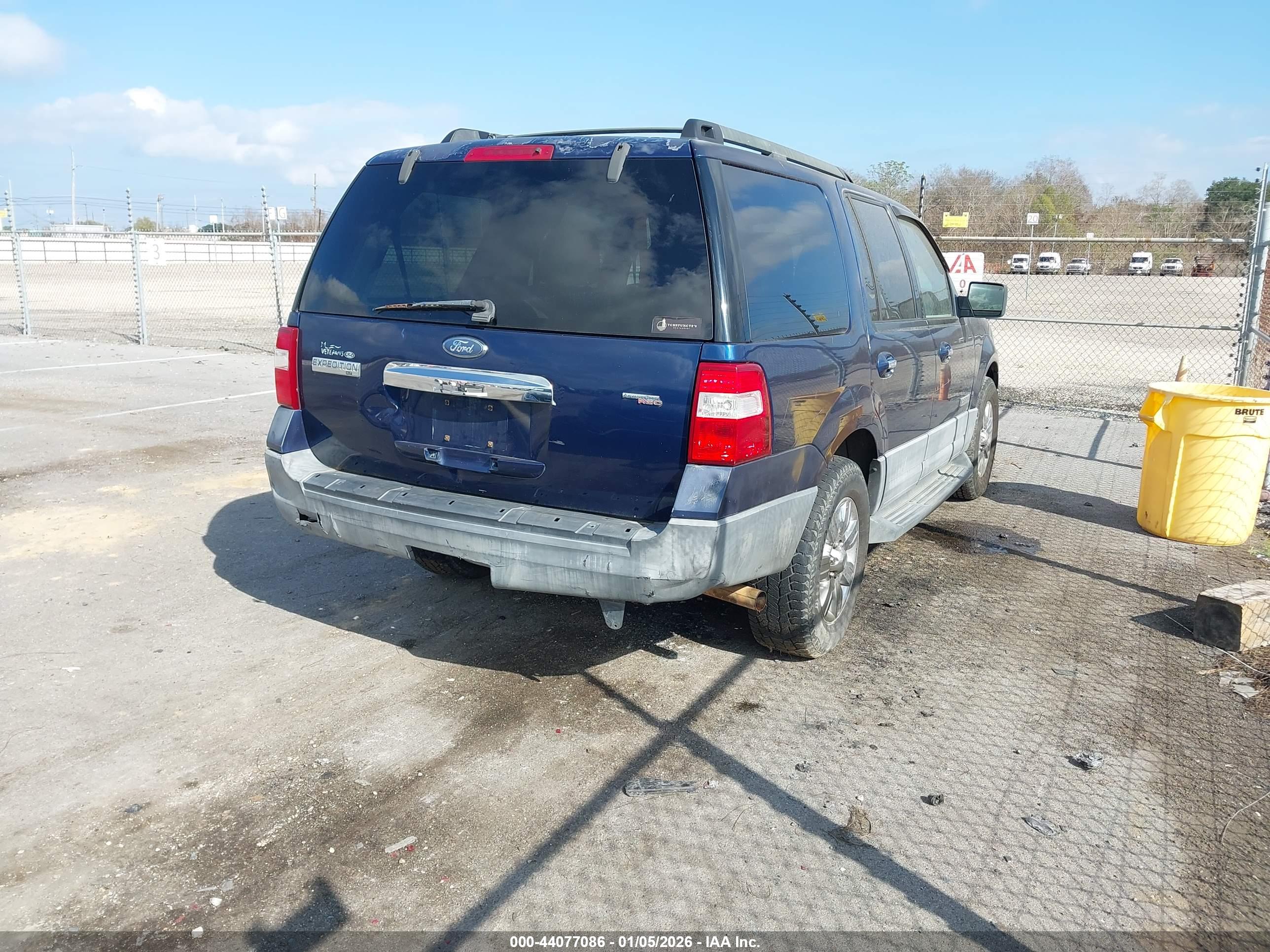 FORD EXPEDITION image 4