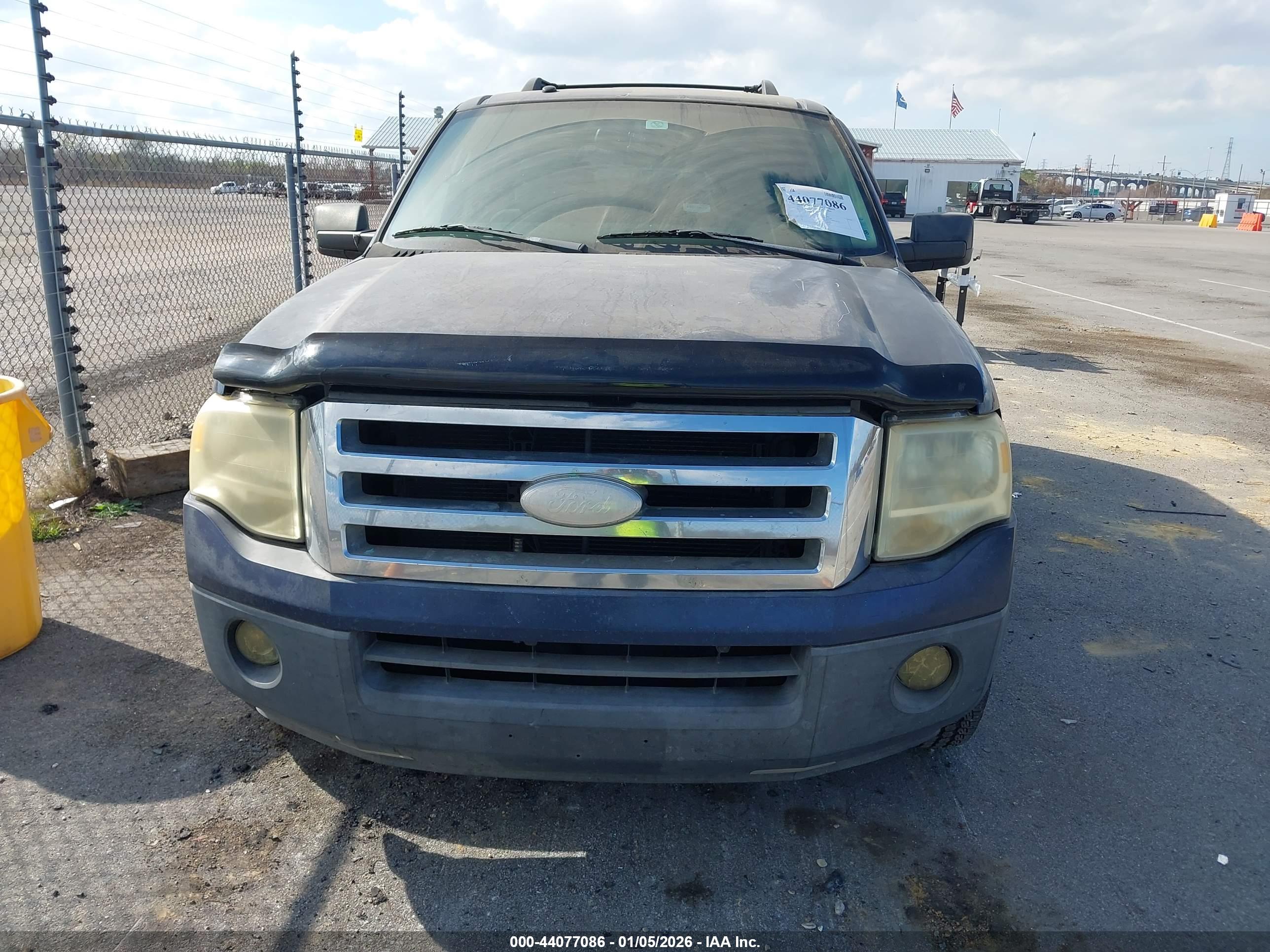FORD EXPEDITION image 6