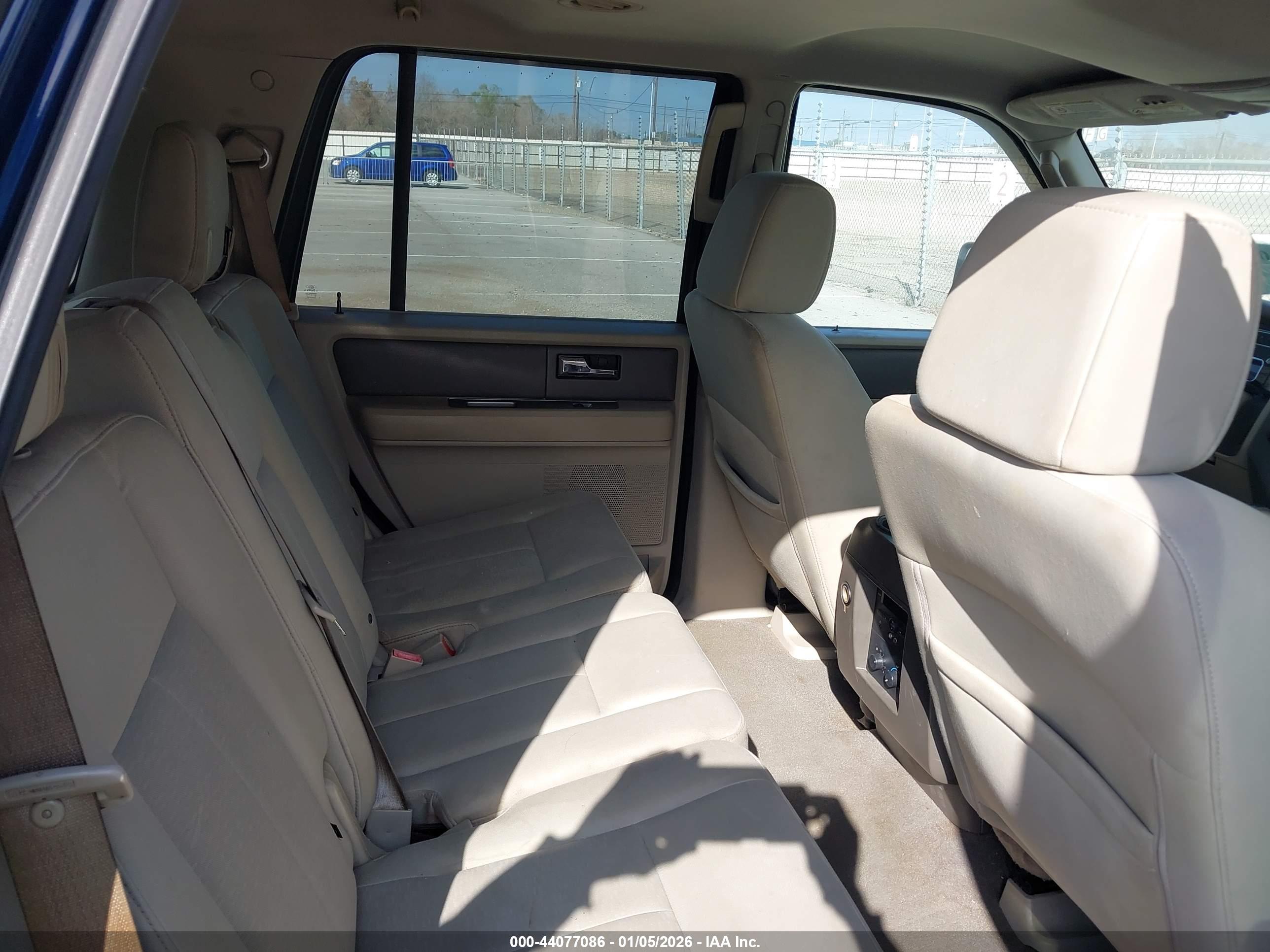 FORD EXPEDITION image 8