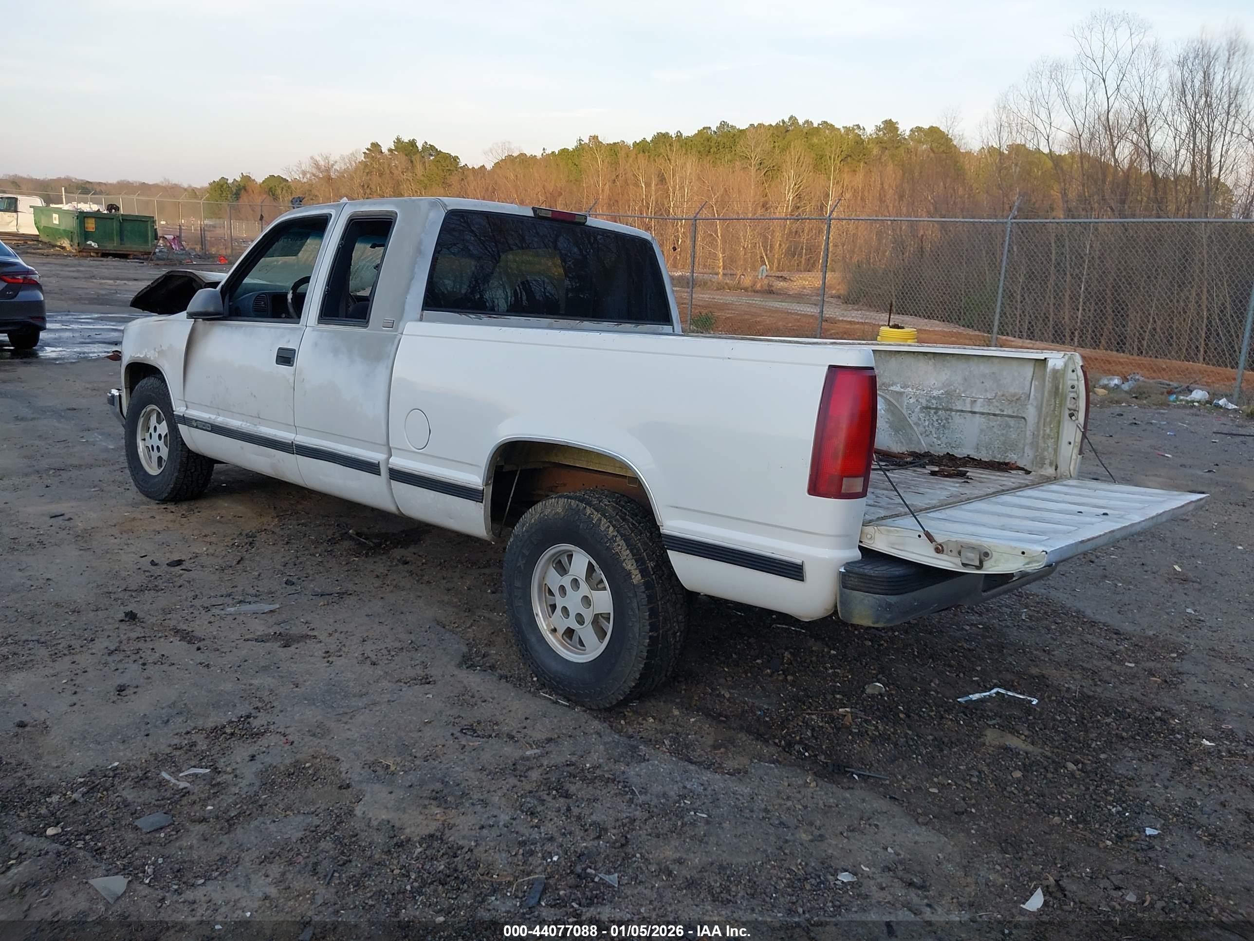 CHEVROLET GMT-400 image 3