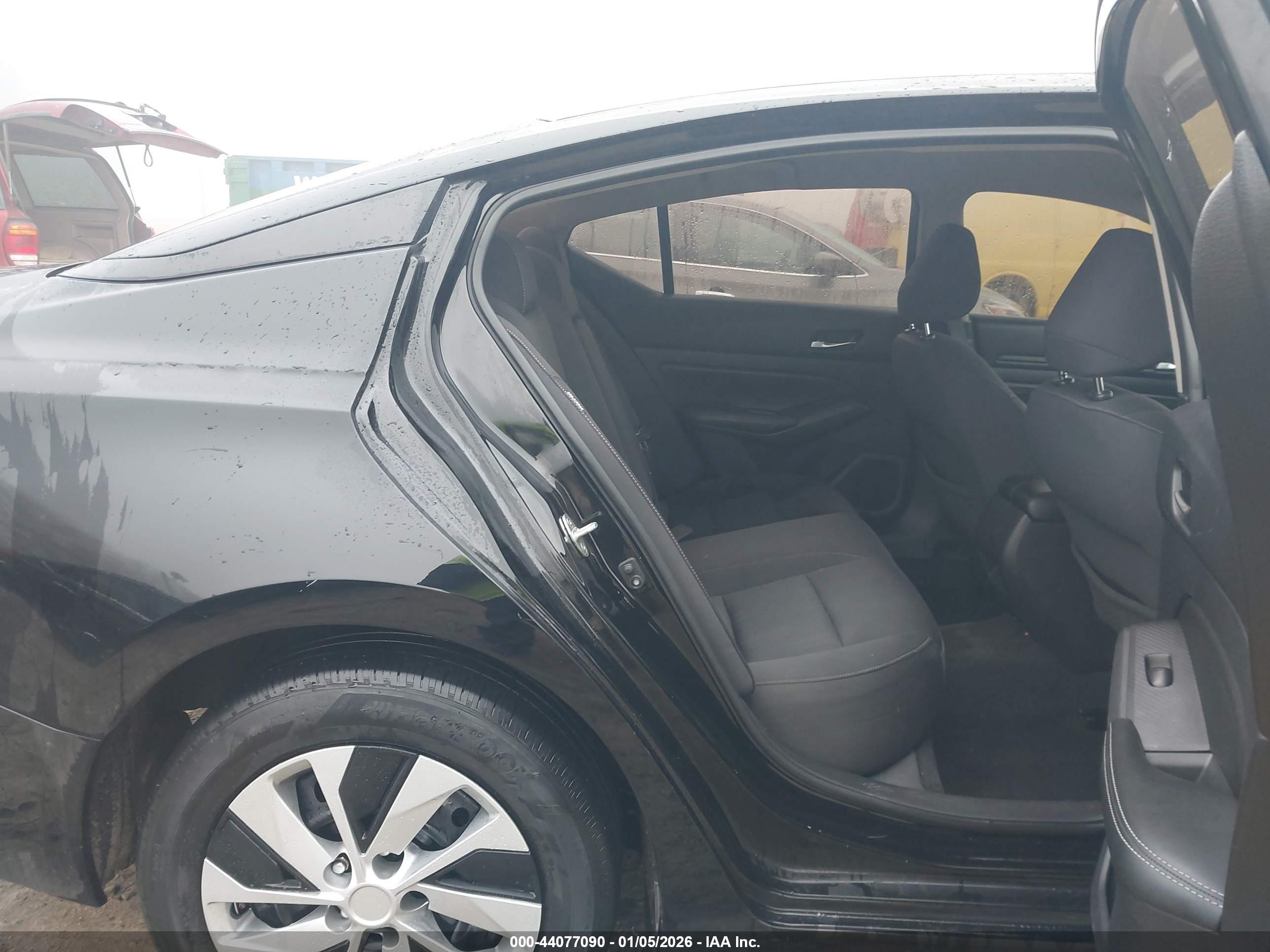 NISSAN ALTIMA image 8