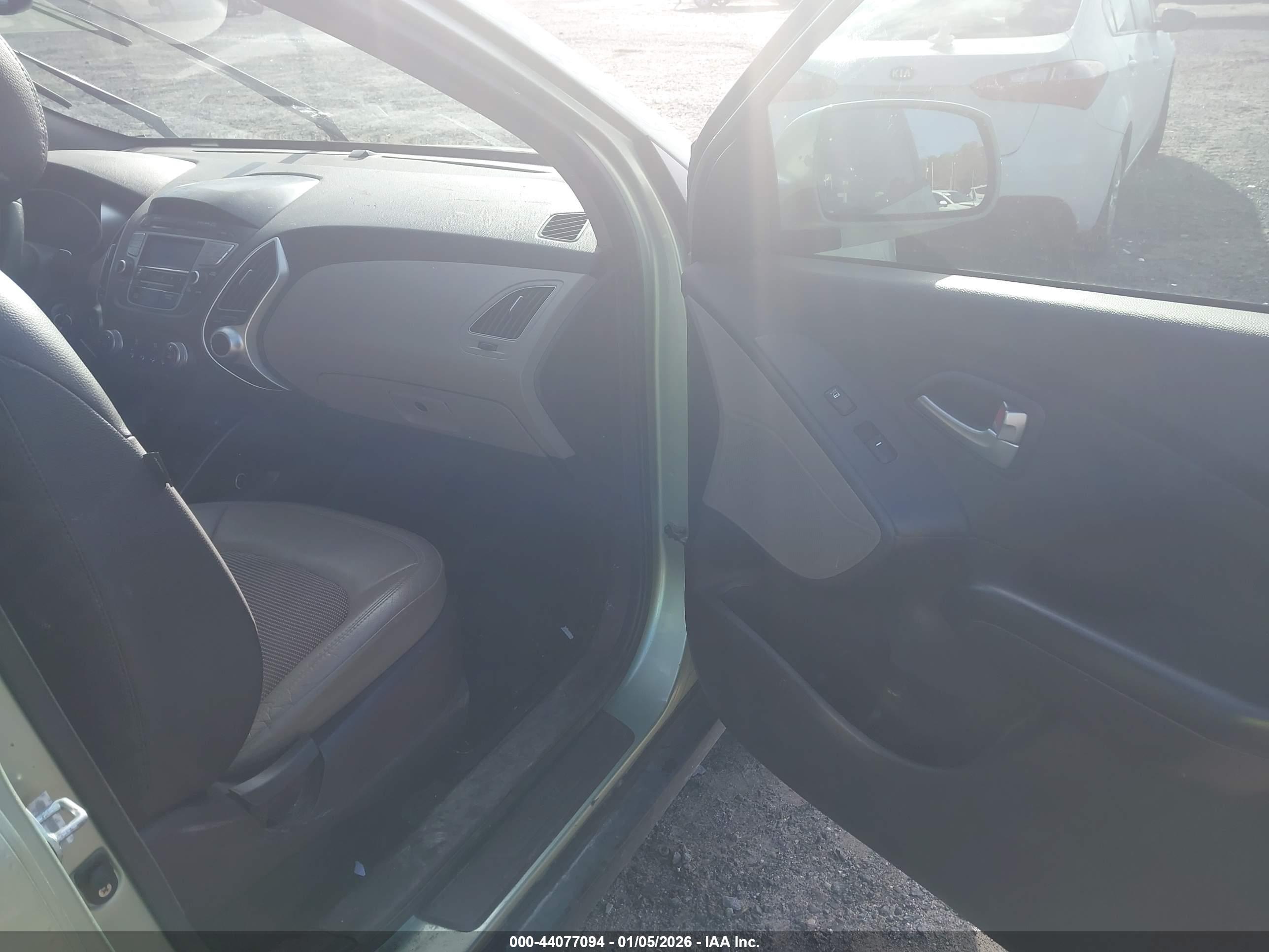 HYUNDAI TUCSON image 5