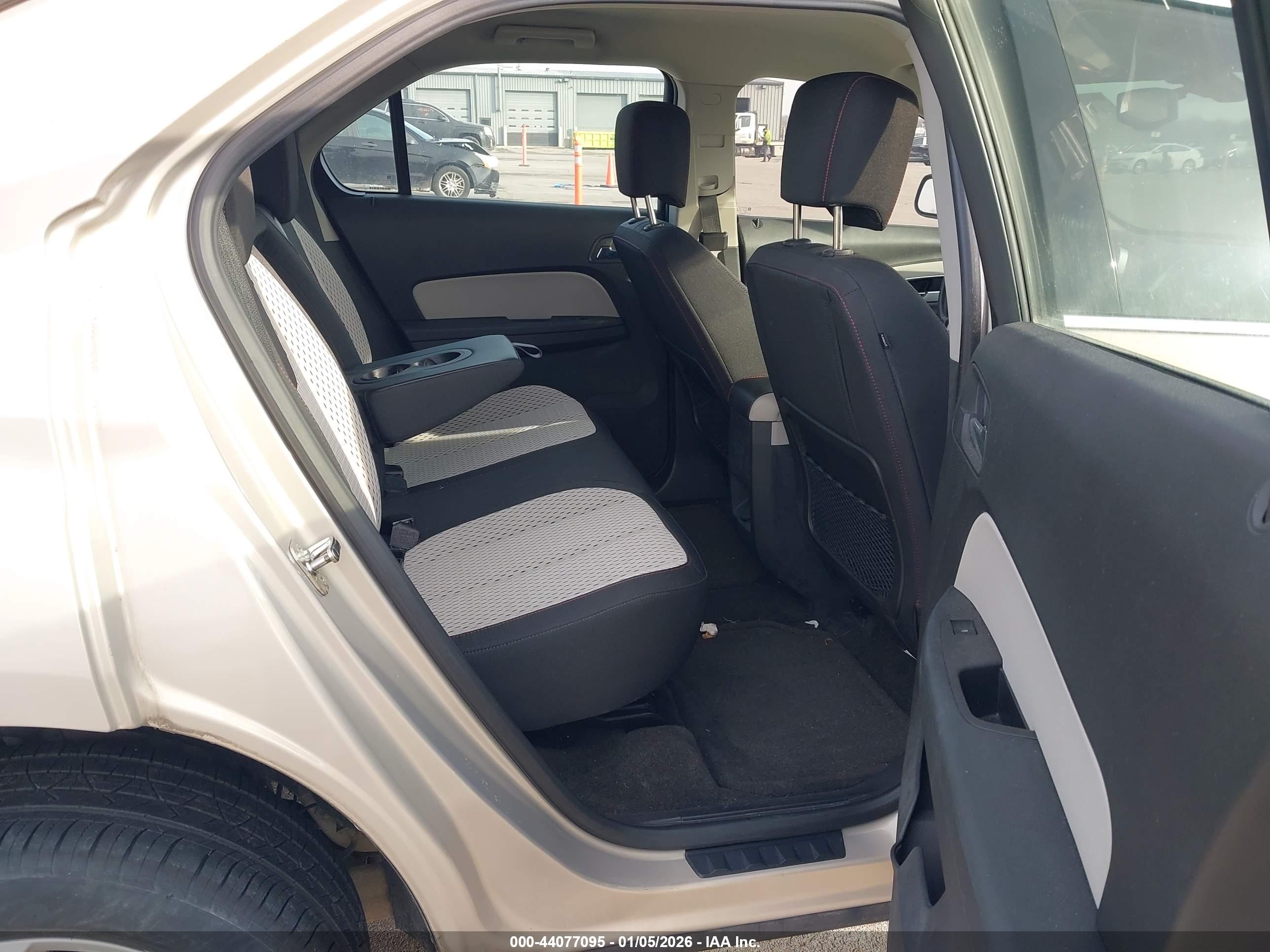 CHEVROLET EQUINOX image 8