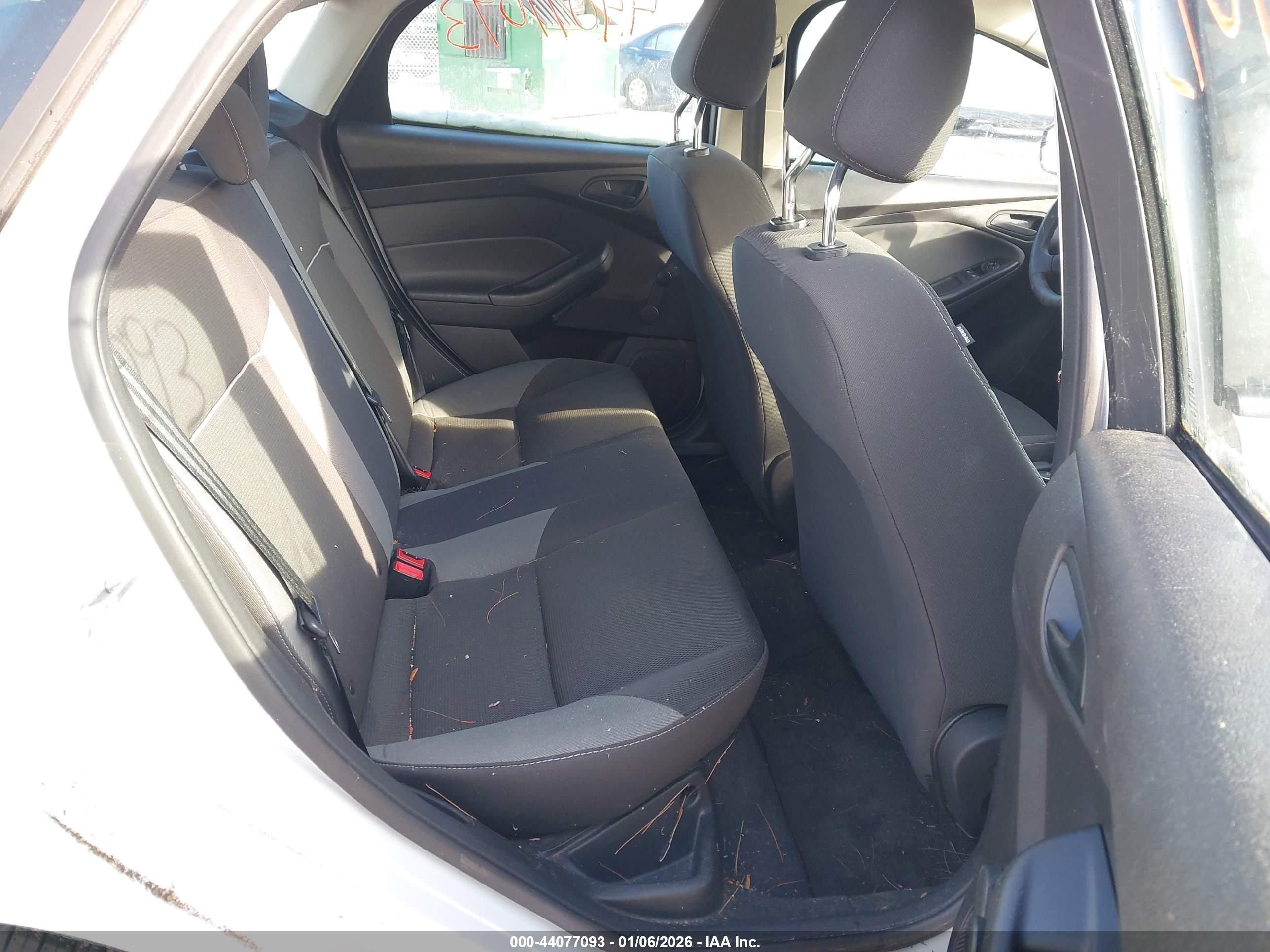 FORD FOCUS image 8