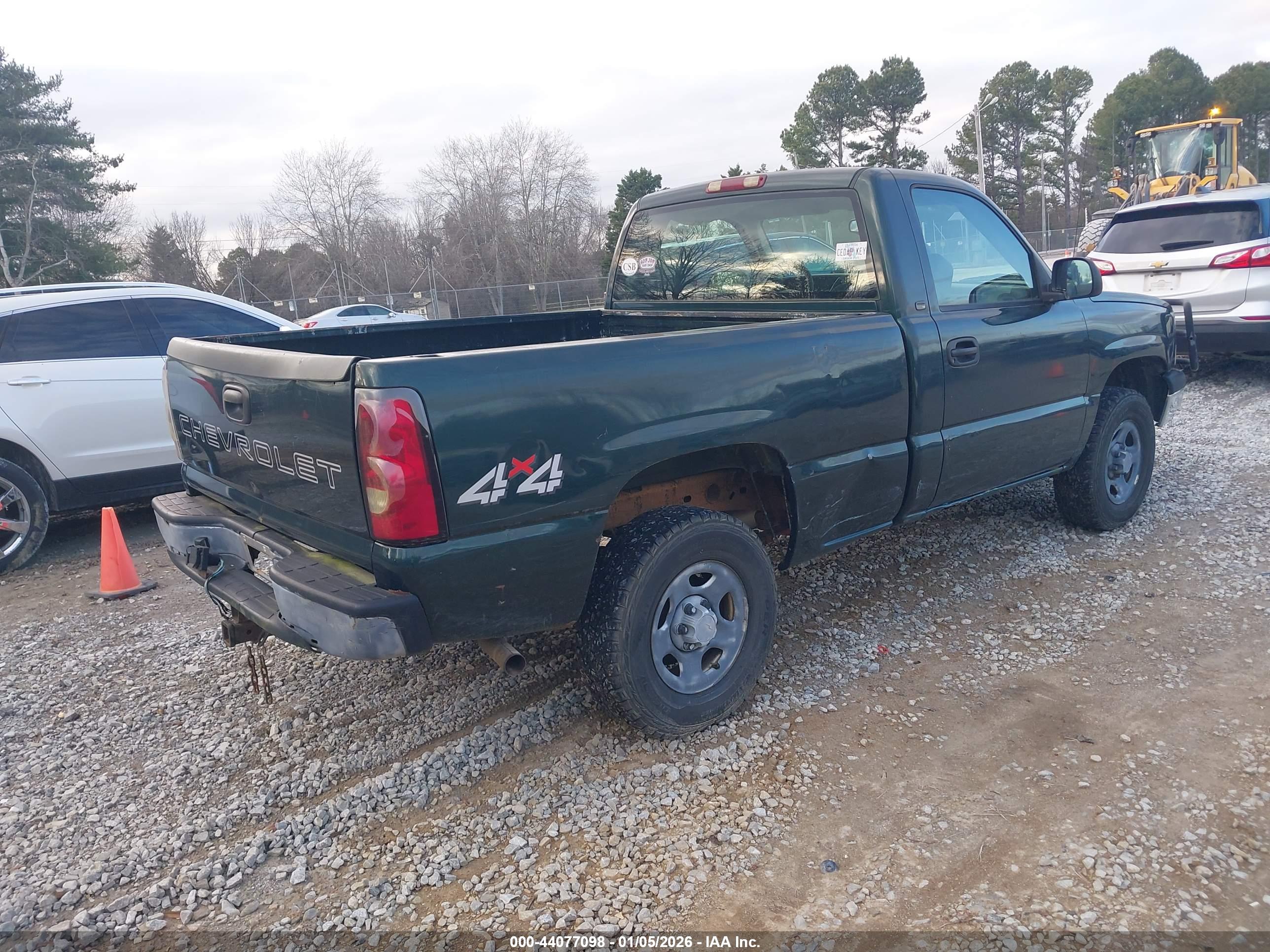 CHEVROLET SILVERADO image 4