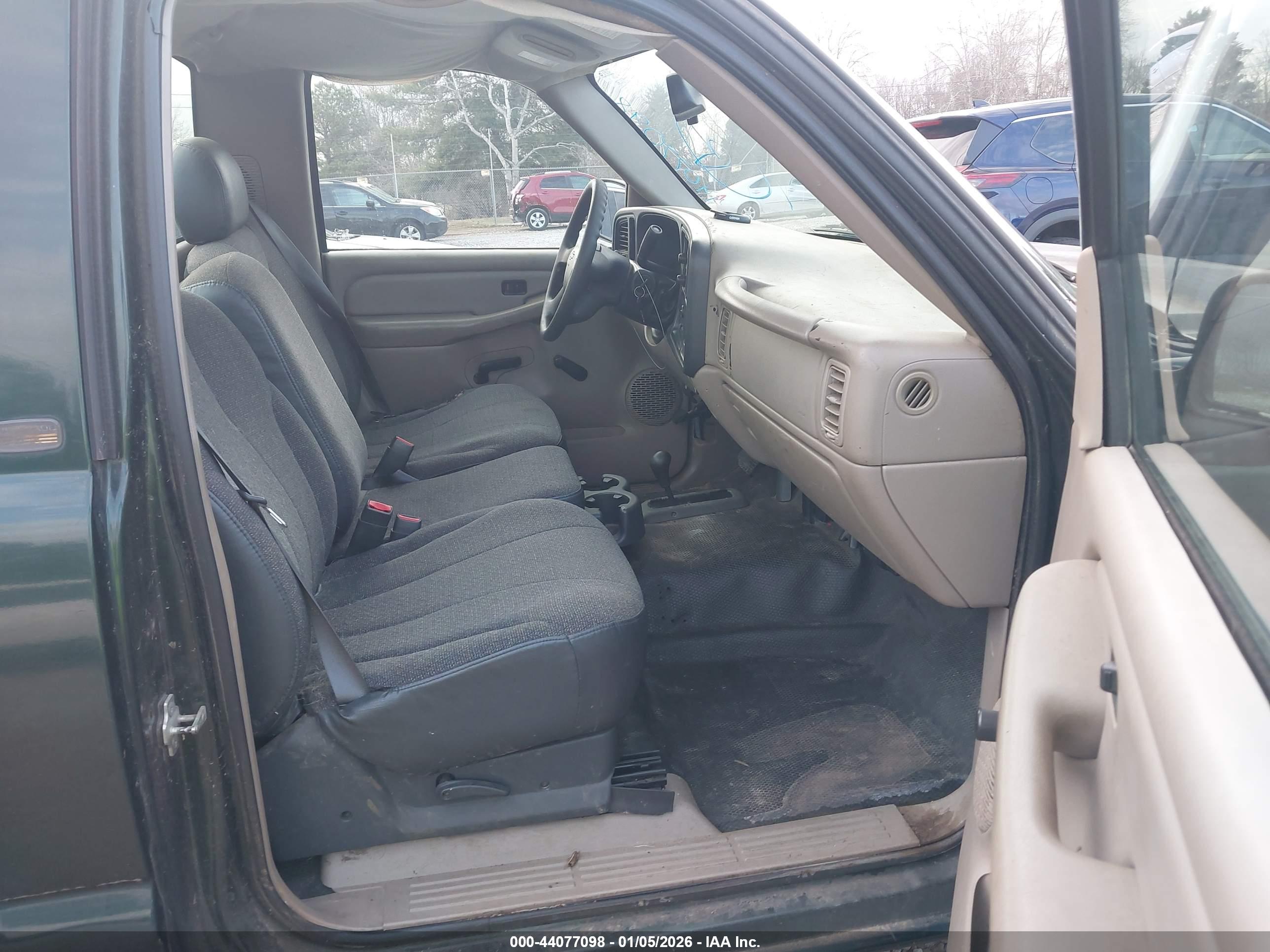 CHEVROLET SILVERADO image 5