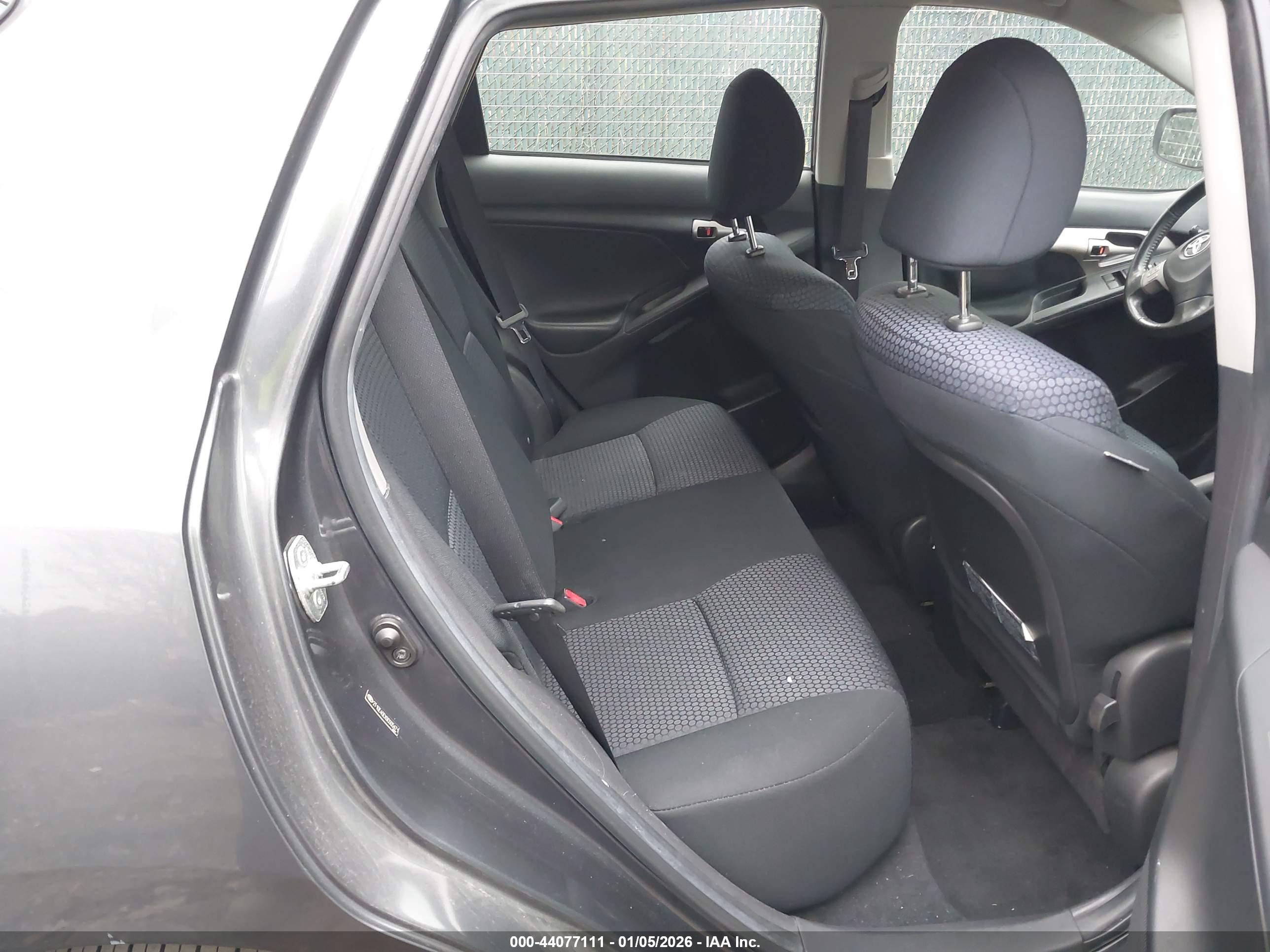 TOYOTA MATRIX image 8