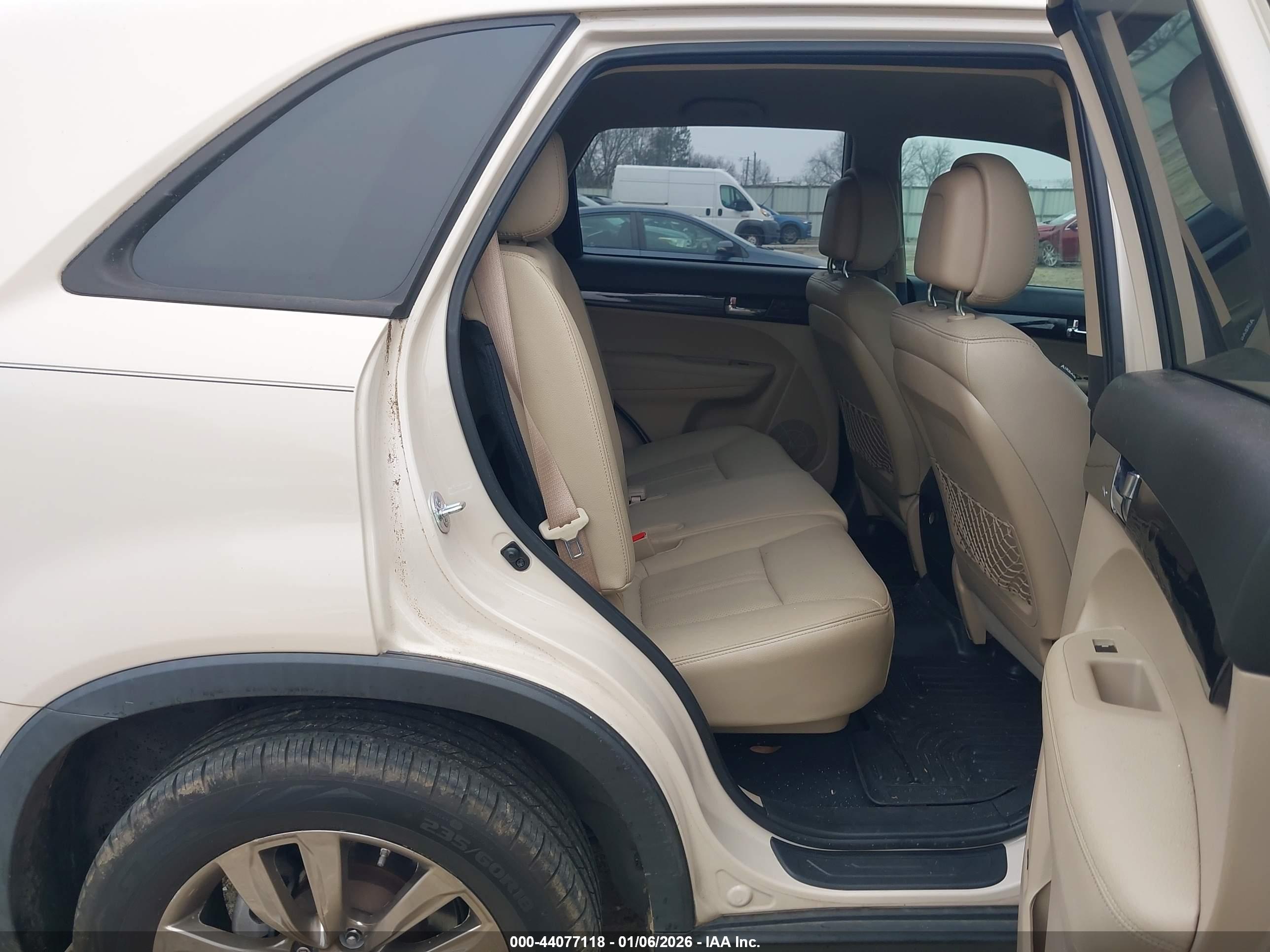 KIA SORENTO image 8