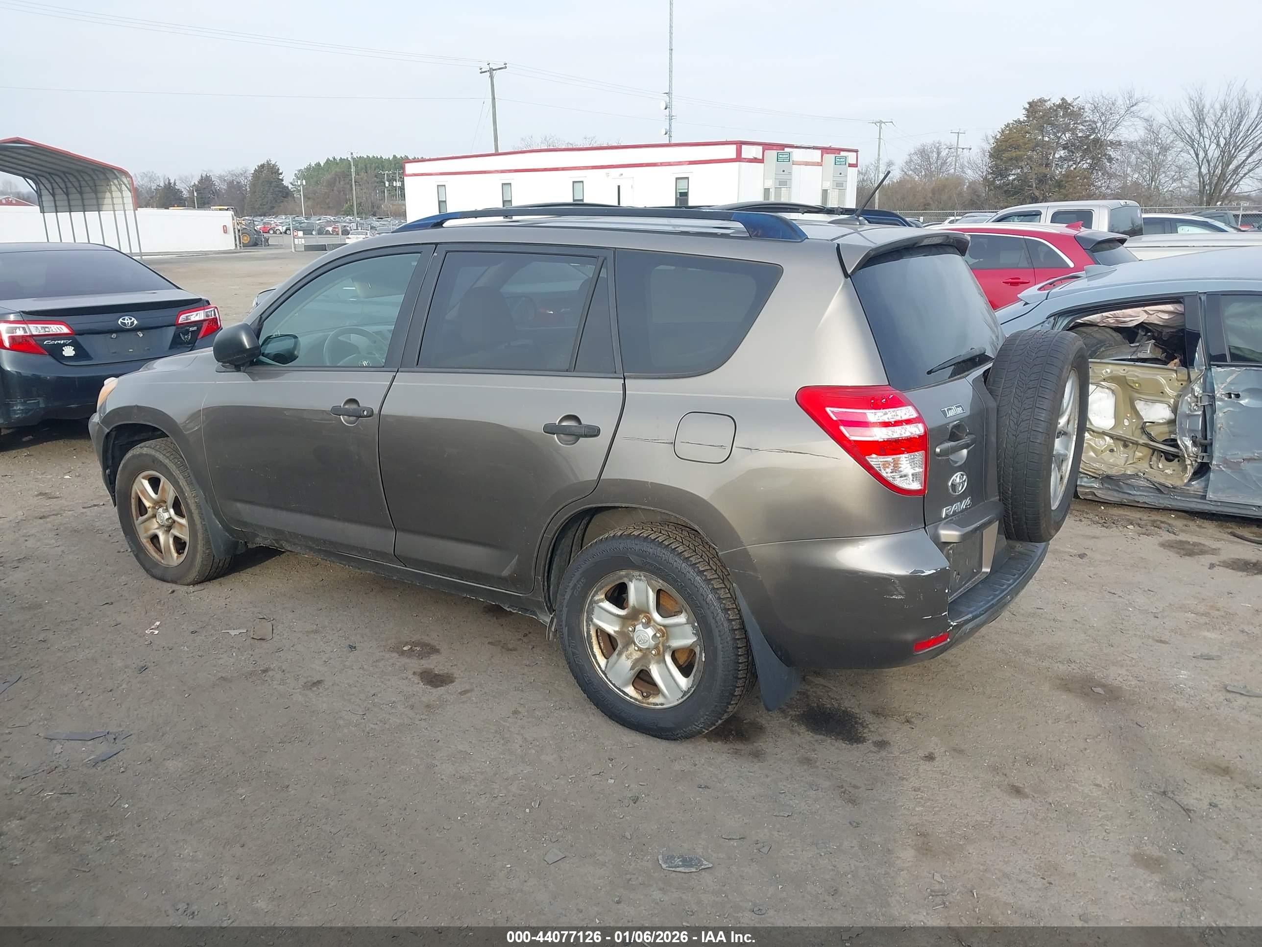 TOYOTA RAV4 image 3